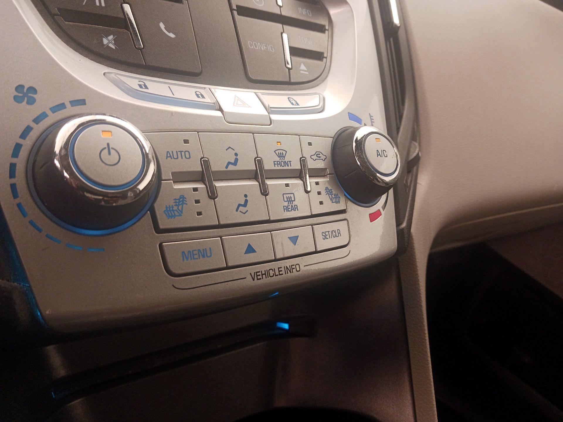 Thumbnail: 2015 Chevrolet Equinox - 15