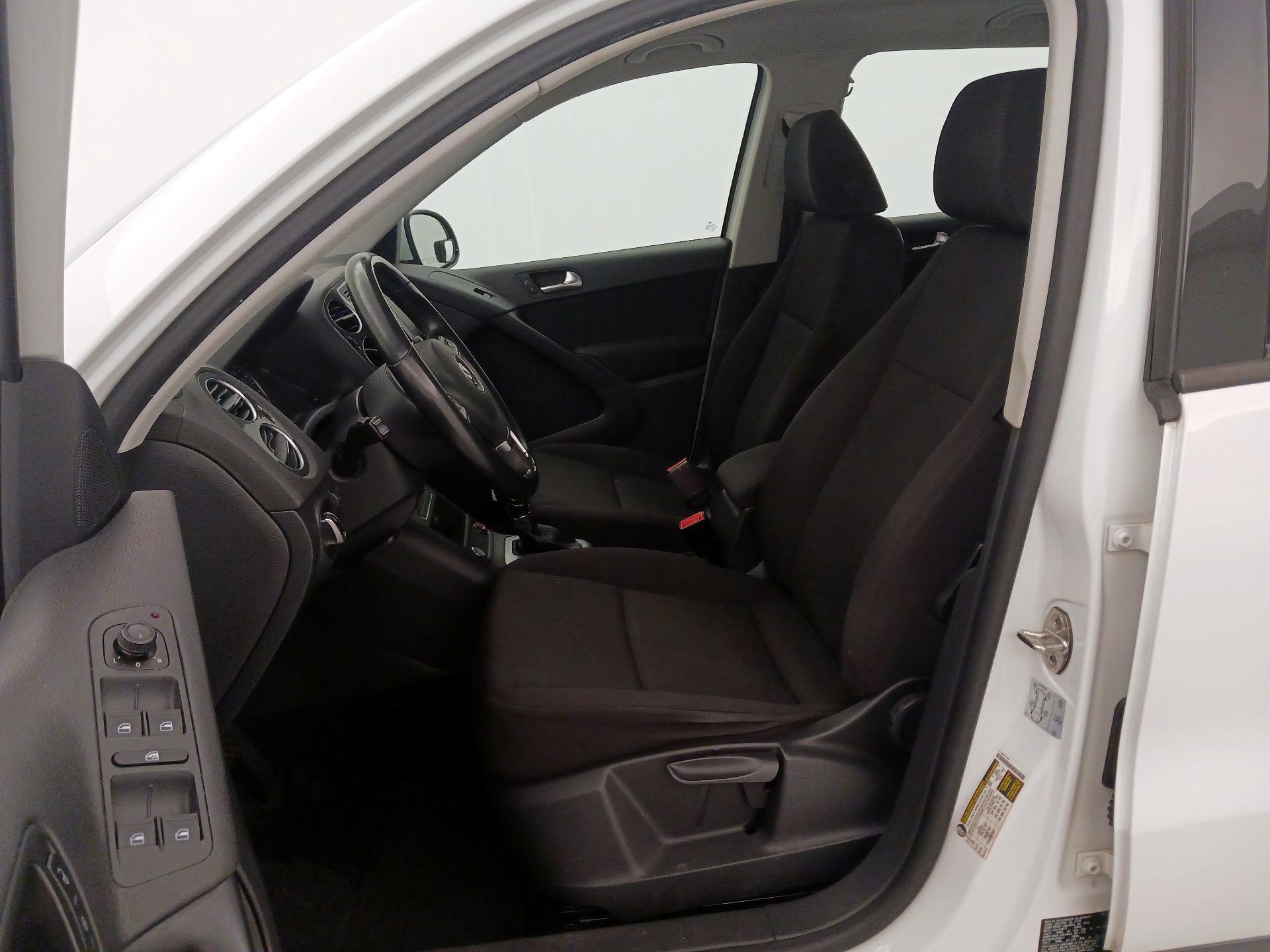 Thumbnail: 2018 Volkswagen Tiguan - 11