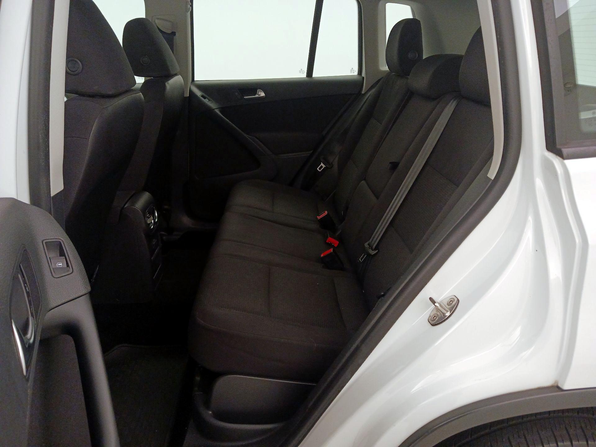Thumbnail: 2018 Volkswagen Tiguan - 19