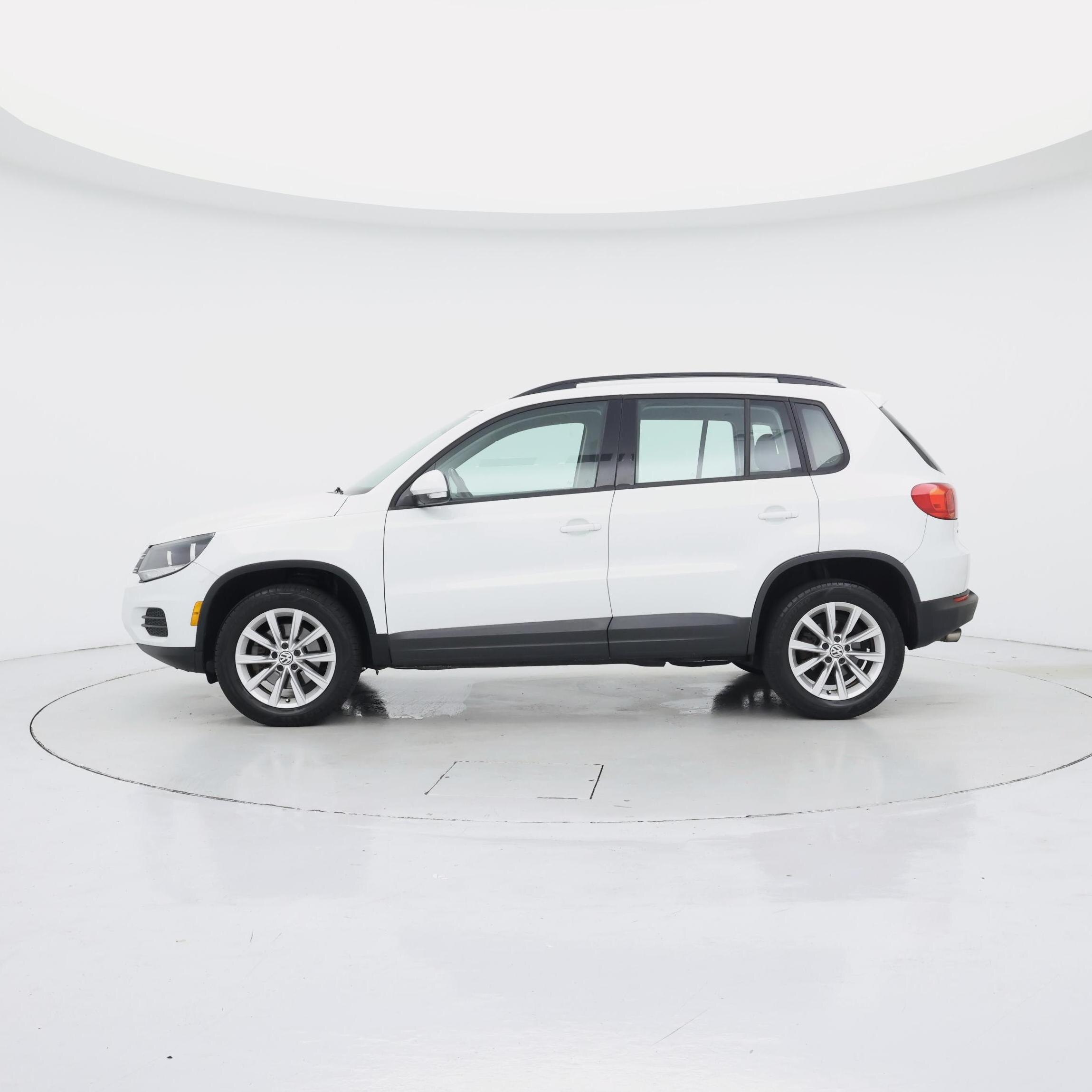 Thumbnail: 2018 Volkswagen Tiguan - 3