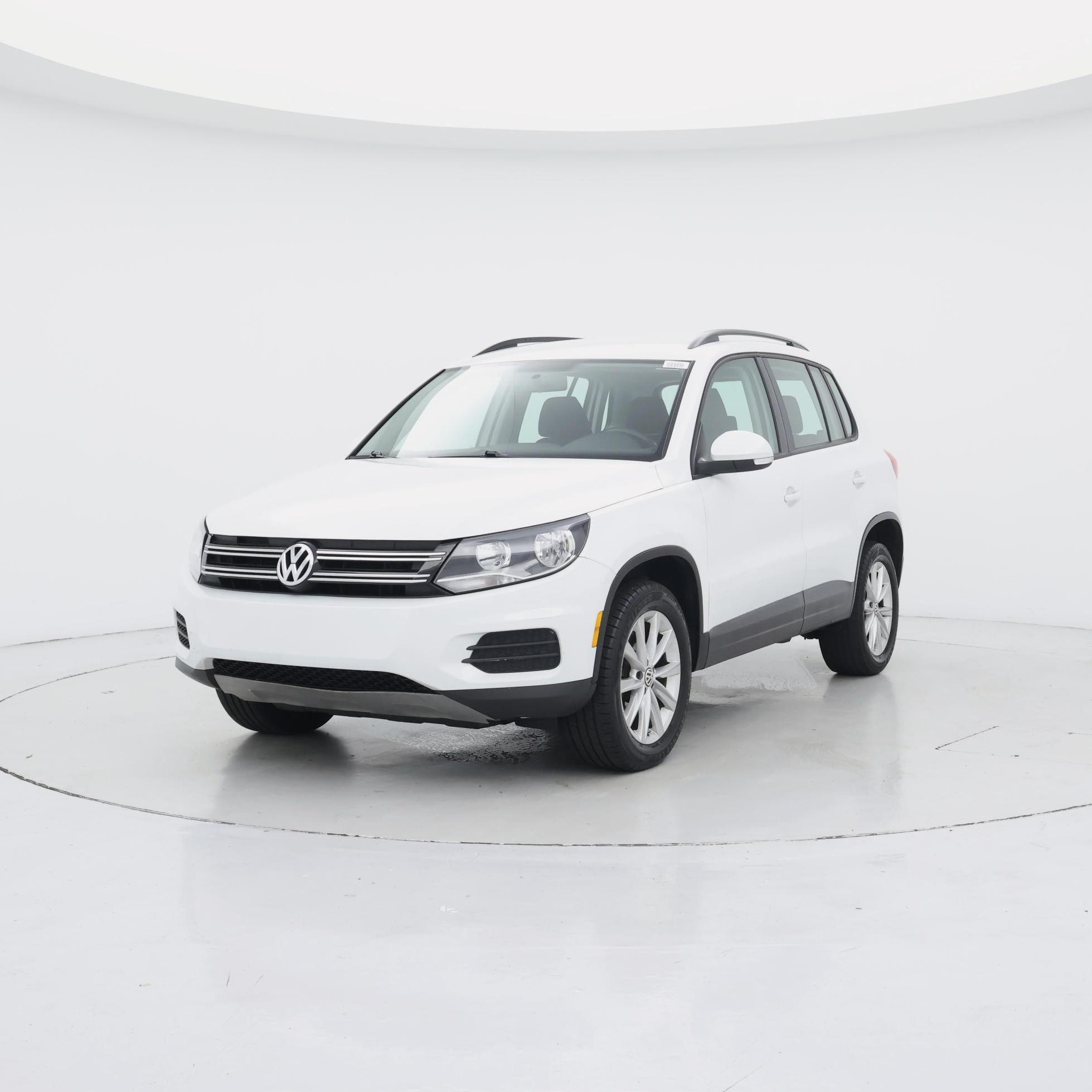 Thumbnail: 2018 Volkswagen Tiguan - 4