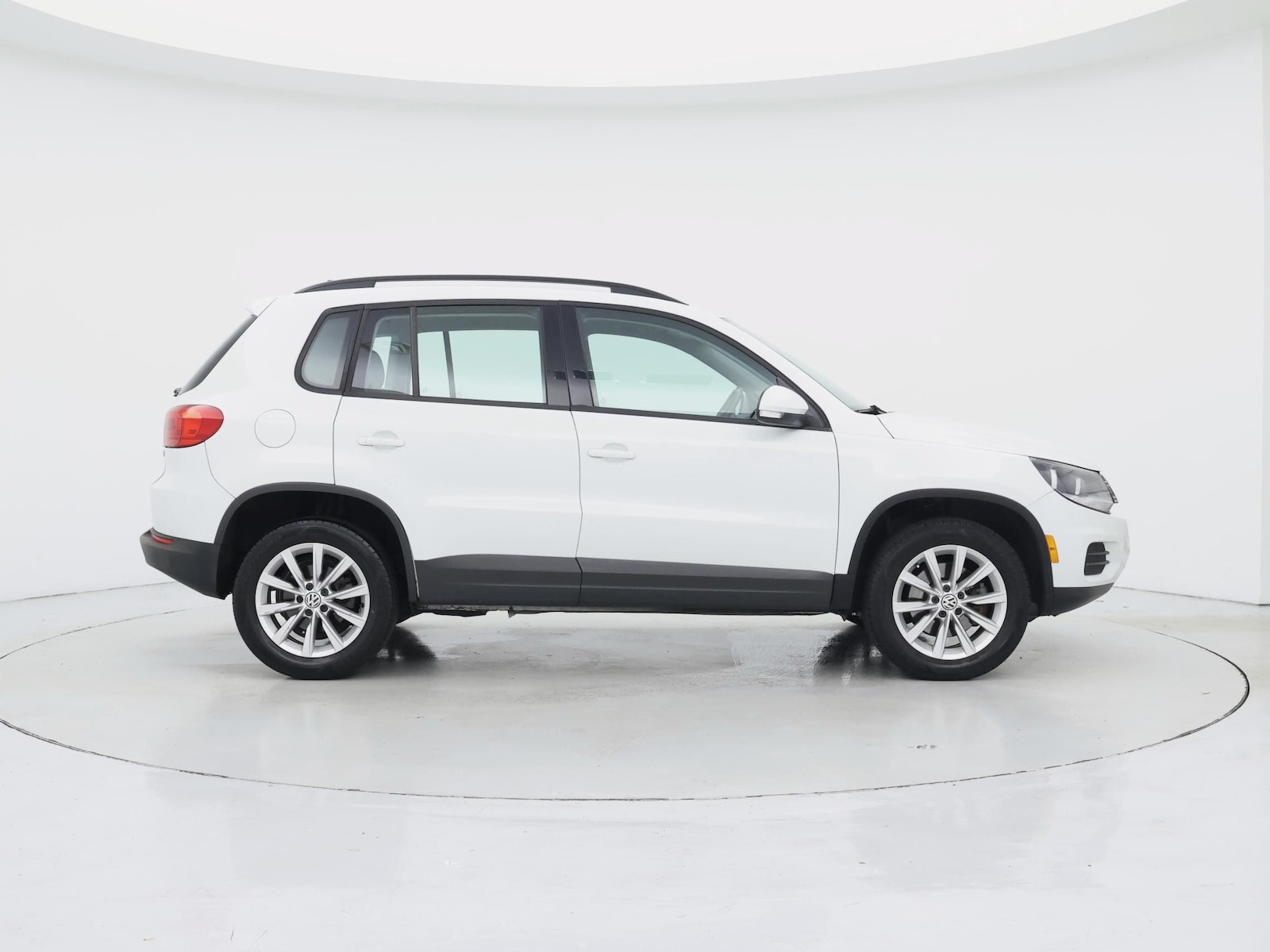 2018 Volkswagen Tiguan Limited Base - Photo 8