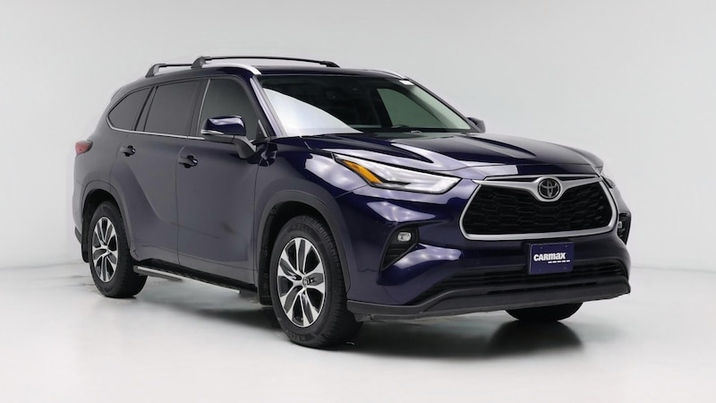 2022 Toyota Highlander XLE Hero Image