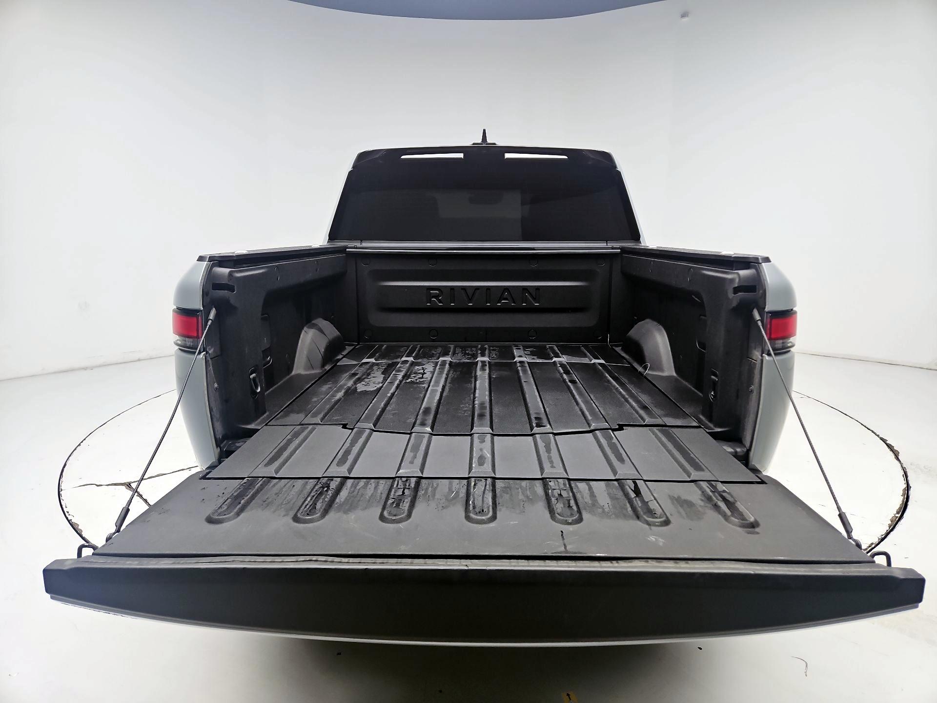 Thumbnail: 2022 Rivian R1T - 18