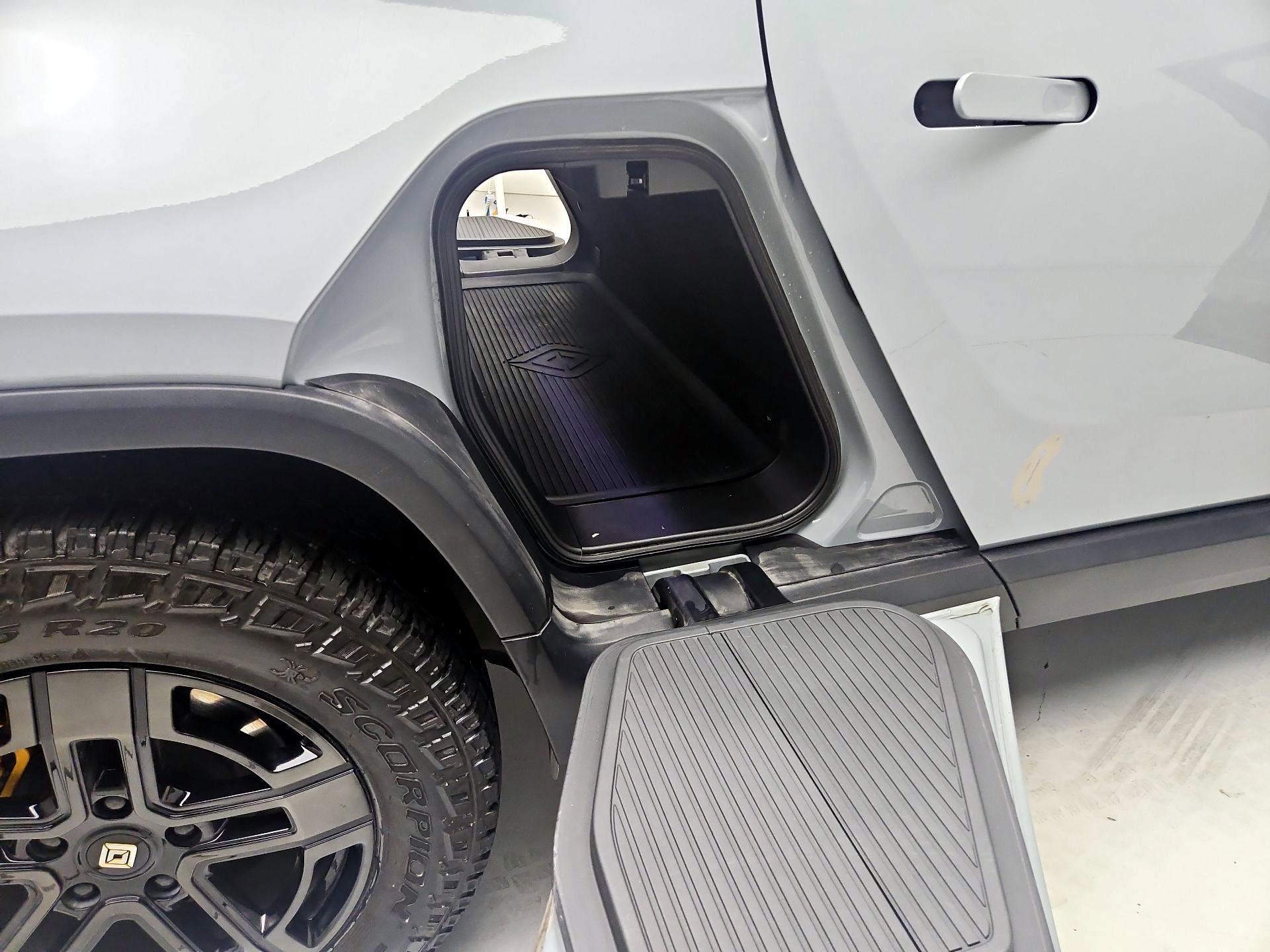 Thumbnail: 2022 Rivian R1T - 19
