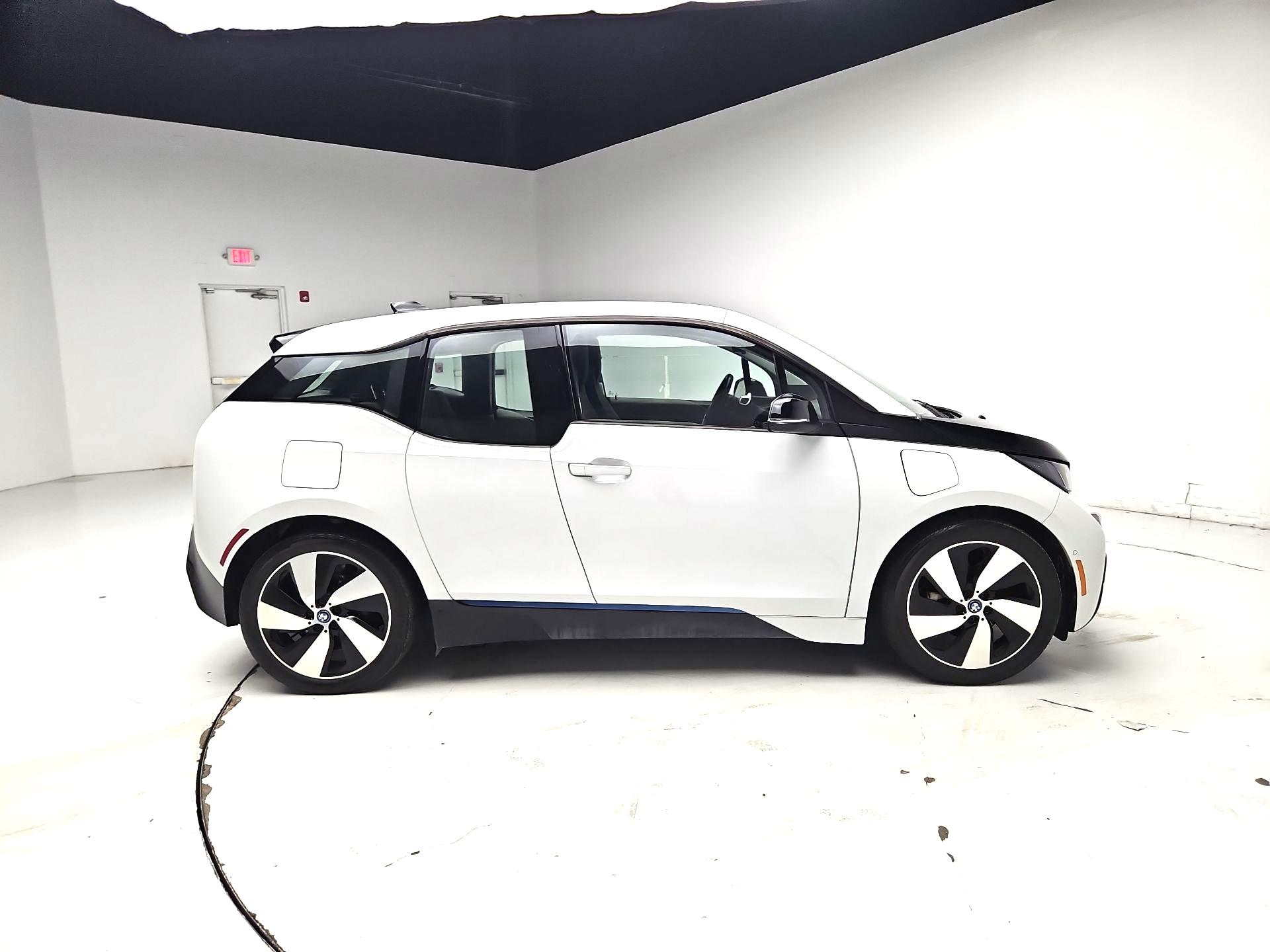 Thumbnail: 2017 BMW i3 - 4