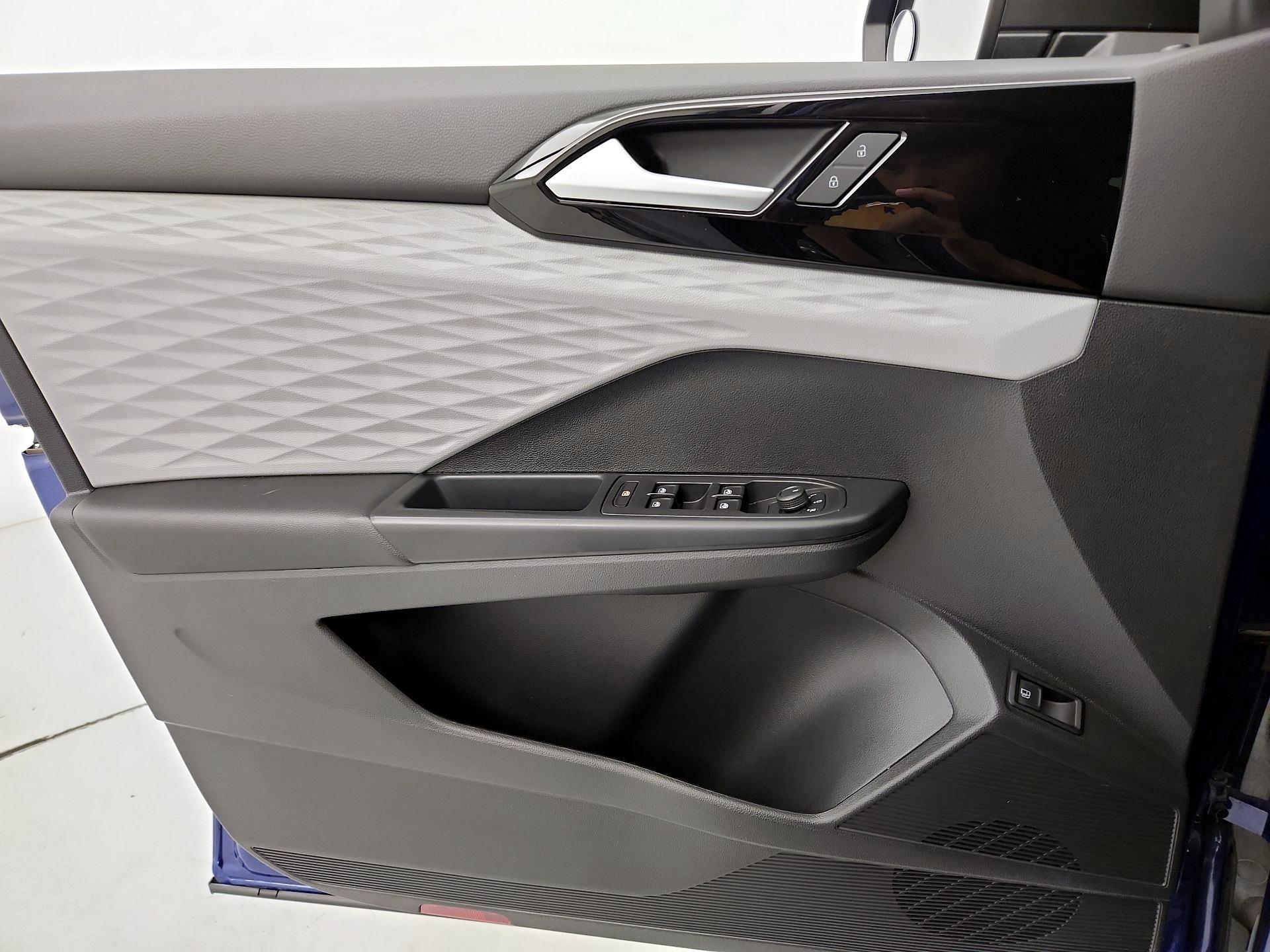 Thumbnail: 2022 Volkswagen Taos - 12