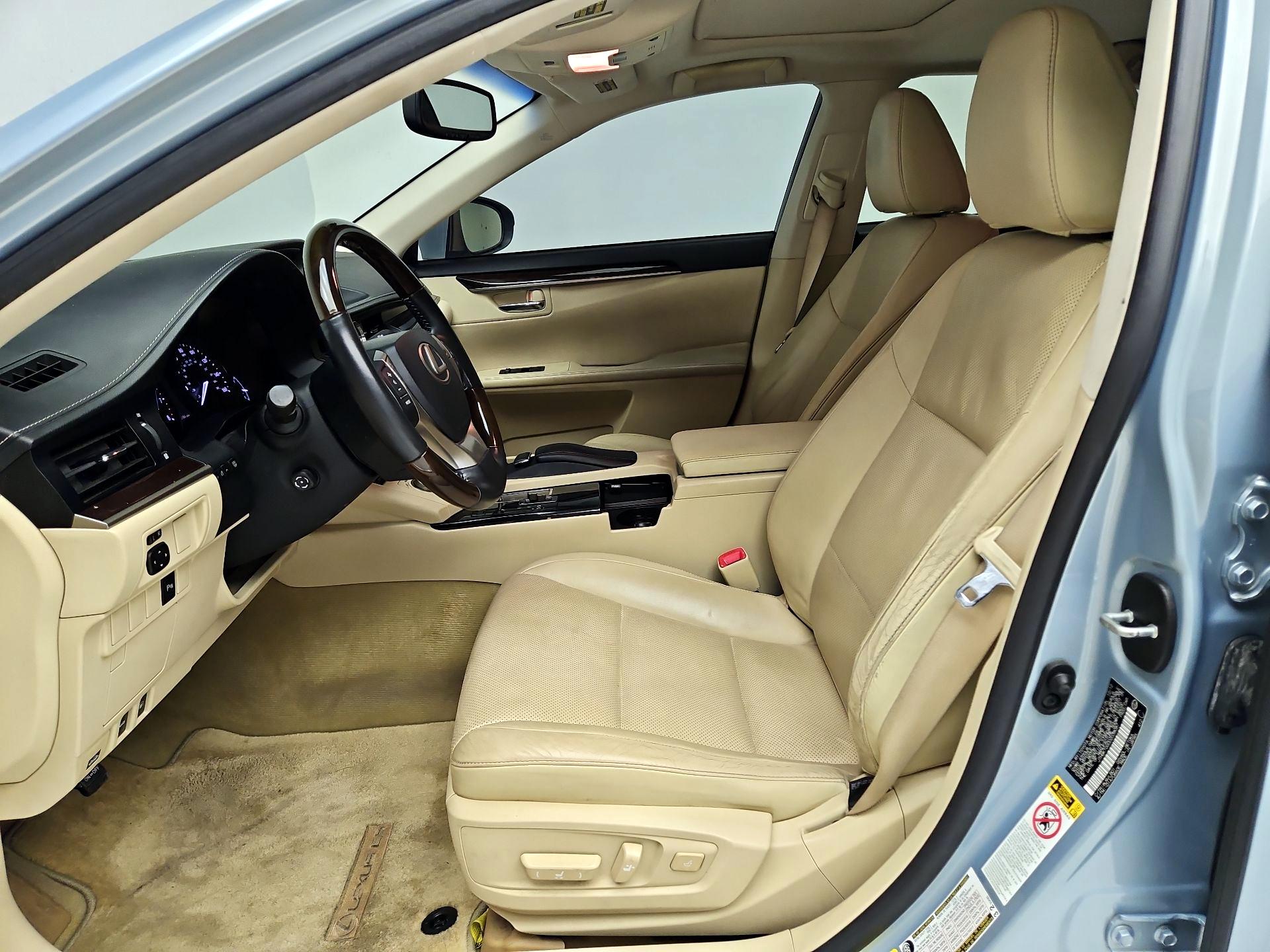 Thumbnail: 2013 Lexus ES - 11