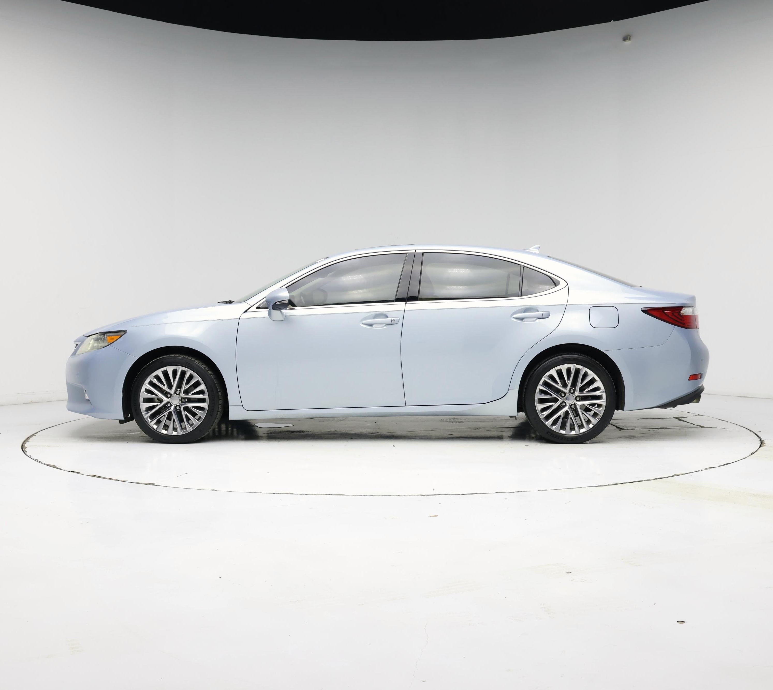 Thumbnail: 2013 Lexus ES - 3