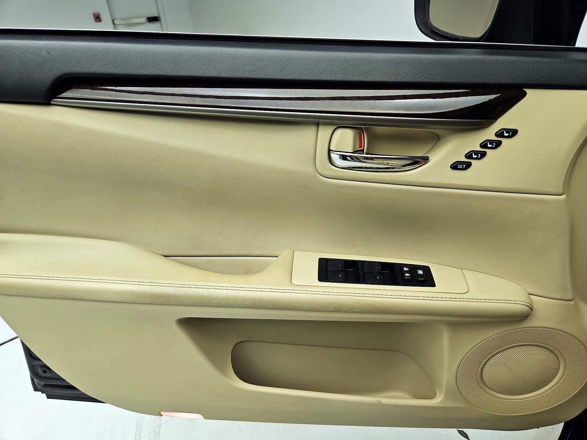 Thumbnail: 2013 Lexus ES - 12