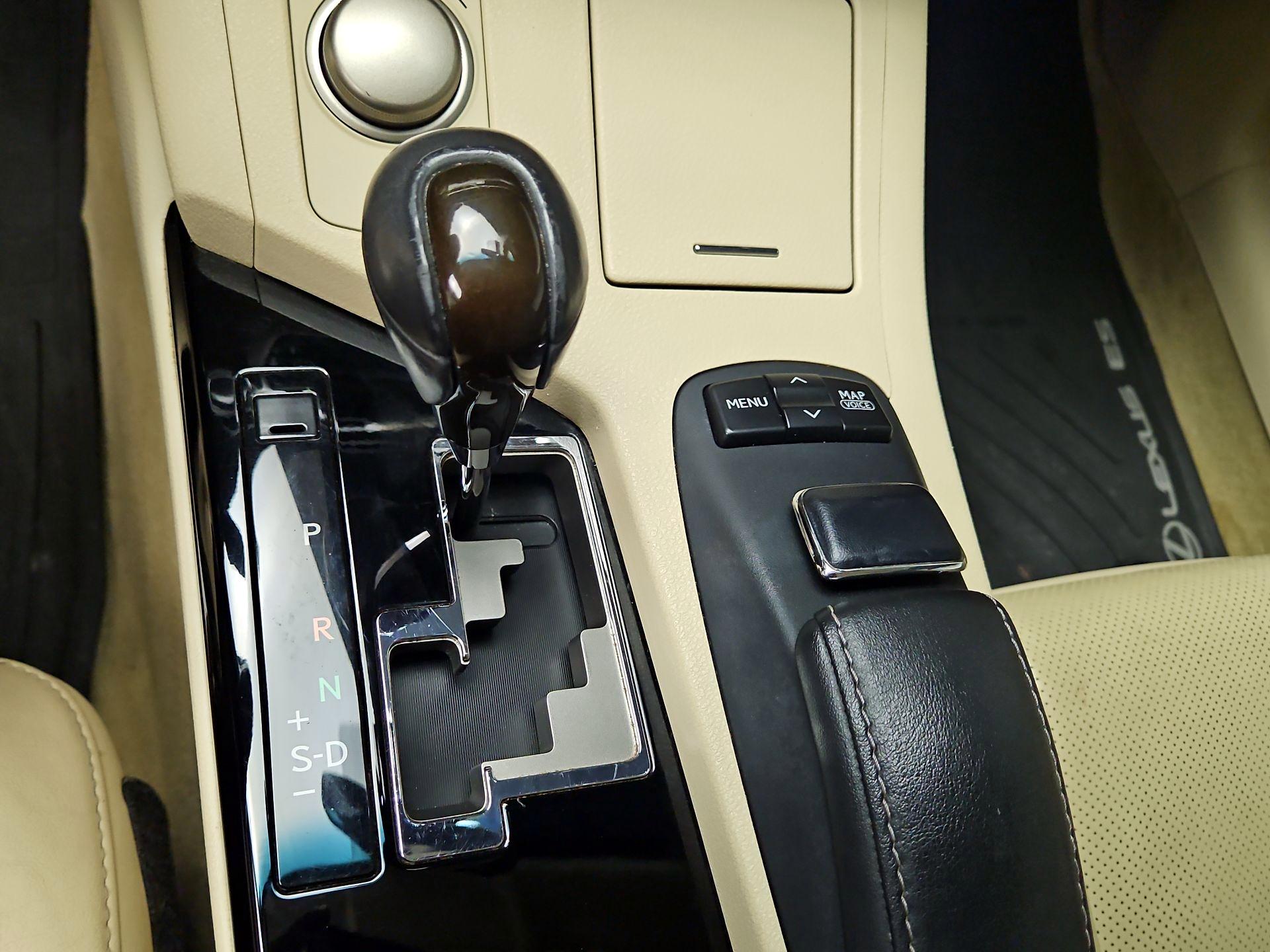 Thumbnail: 2013 Lexus ES - 18