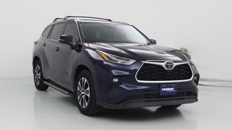 2022 Toyota Highlander XLE Hero Image