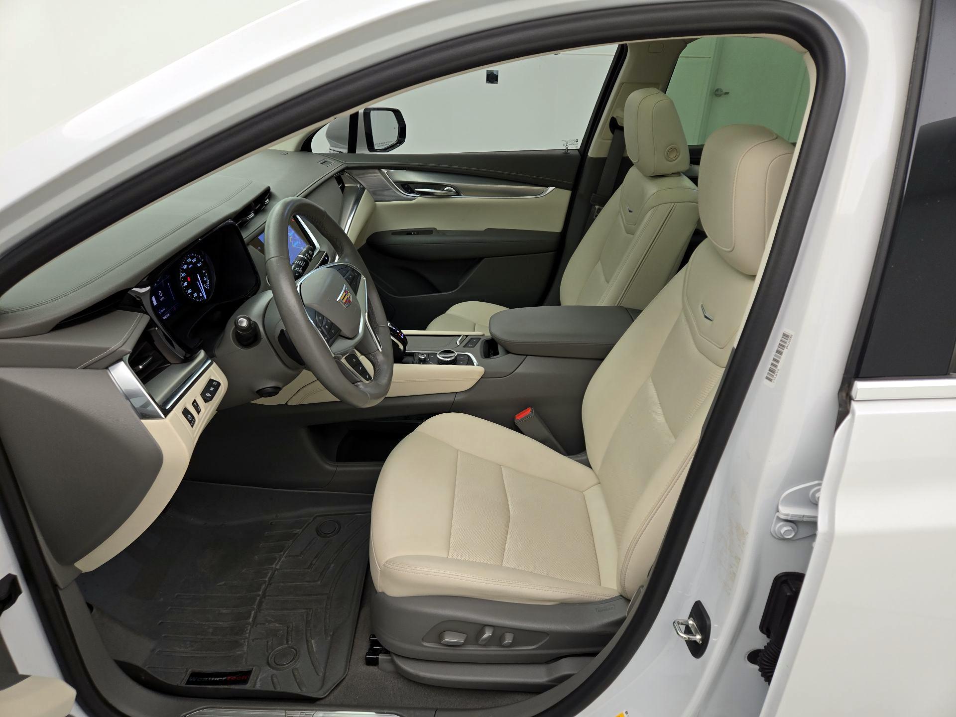 Thumbnail: 2021 Cadillac XT5 - 11