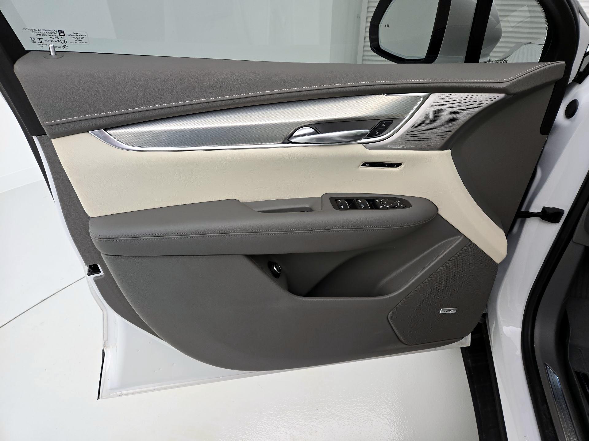 Thumbnail: 2021 Cadillac XT5 - 12
