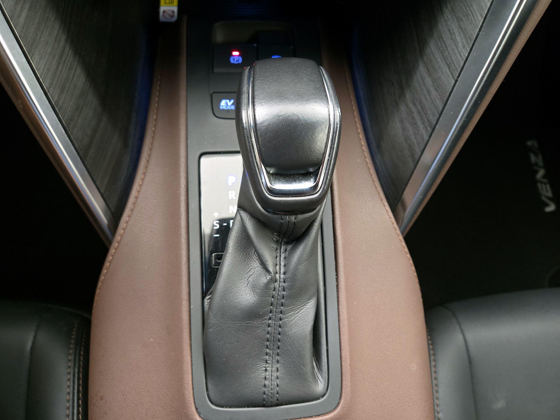 Thumbnail: 2022 Toyota Venza - 17