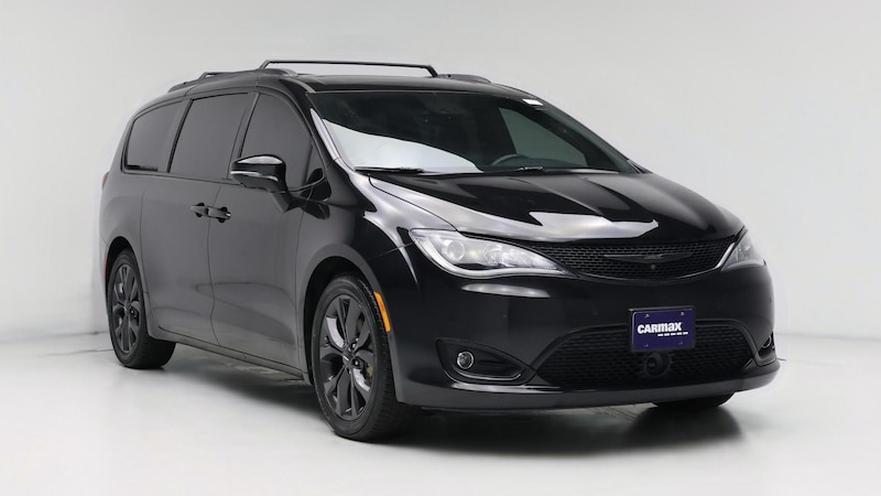 2018 Chrysler Pacifica Limited Hero Image