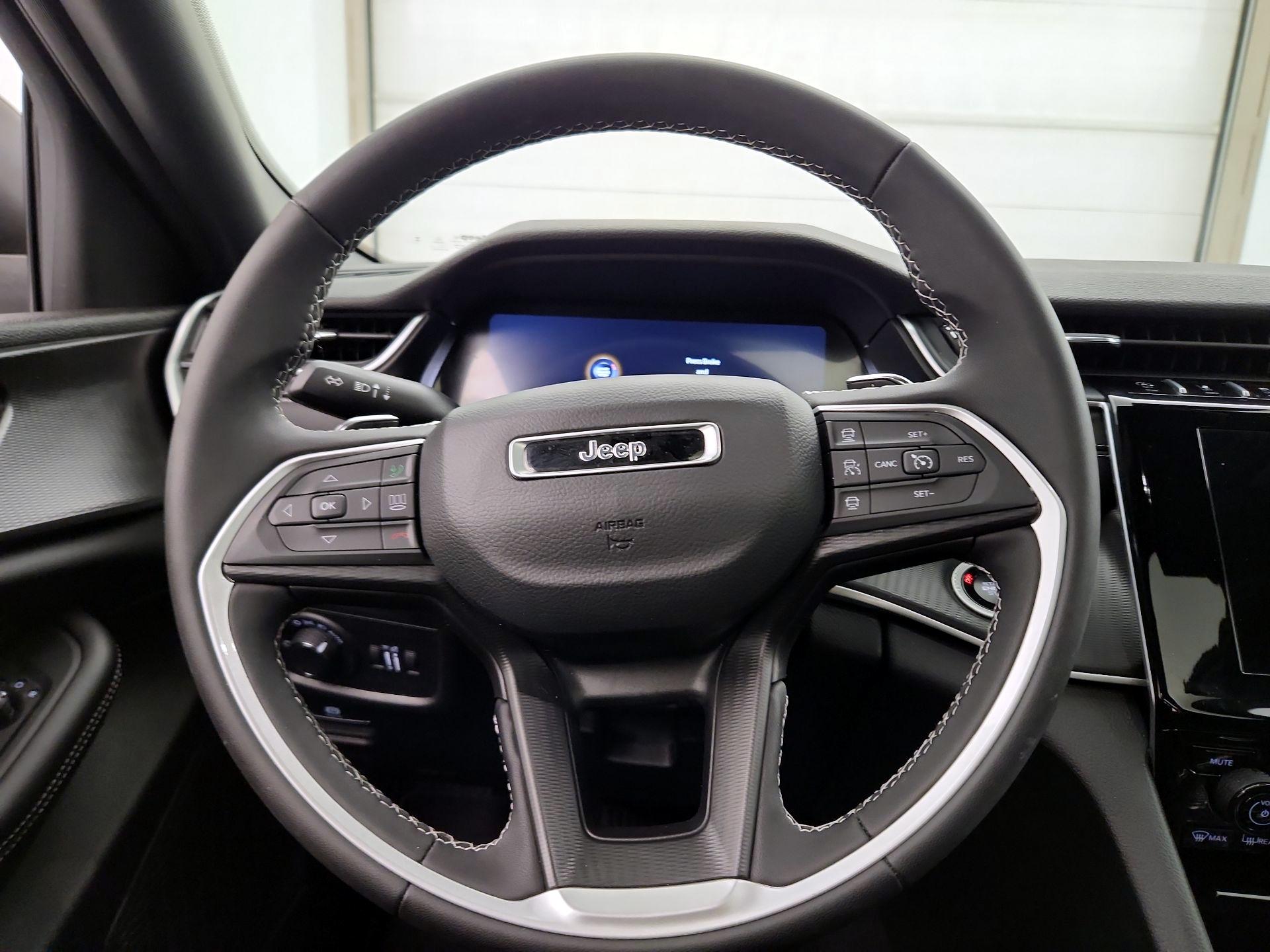 Thumbnail: 2024 Jeep Grand Cherokee - 10