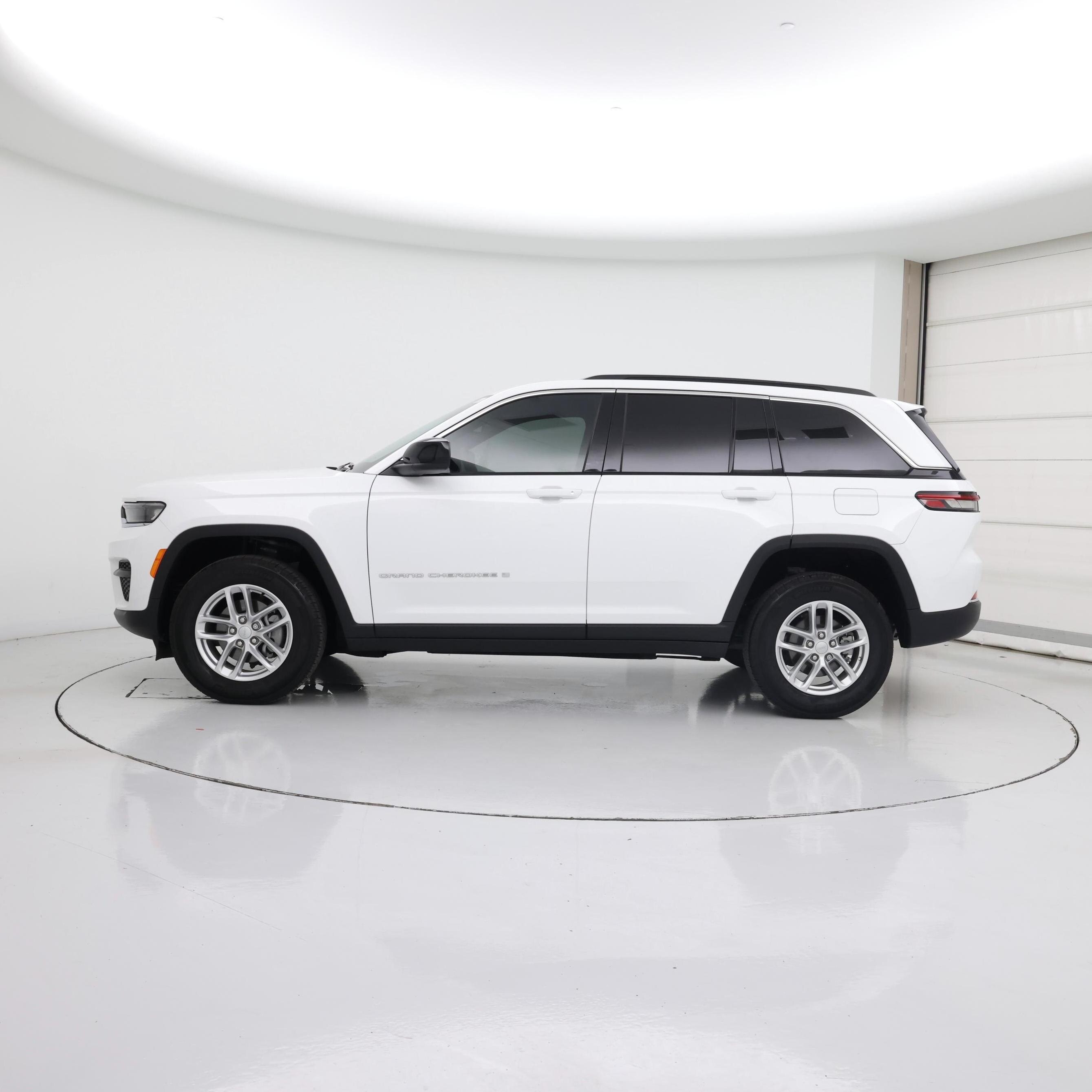 Thumbnail: 2024 Jeep Grand Cherokee - 3