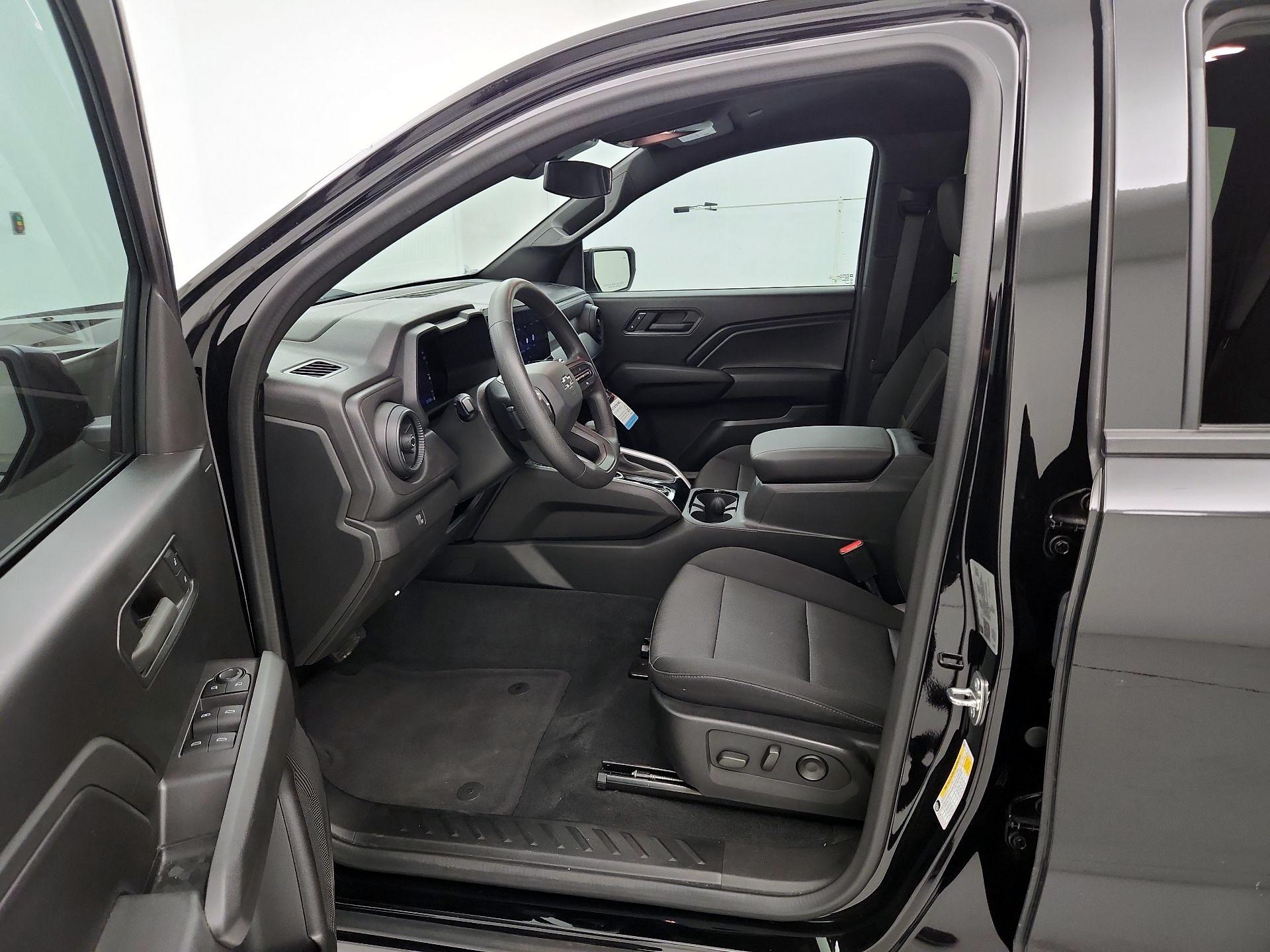 Thumbnail: 2023 Chevrolet Colorado - 11