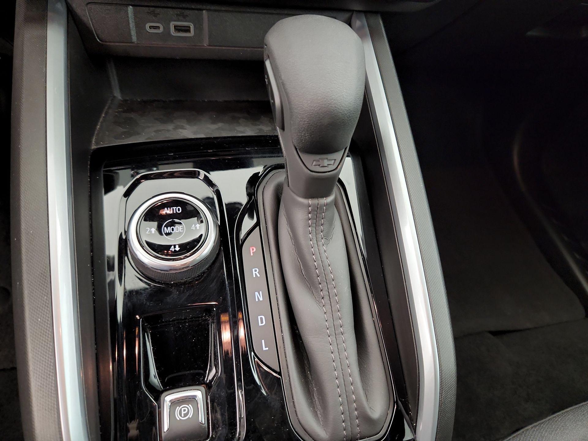 Thumbnail: 2023 Chevrolet Colorado - 18