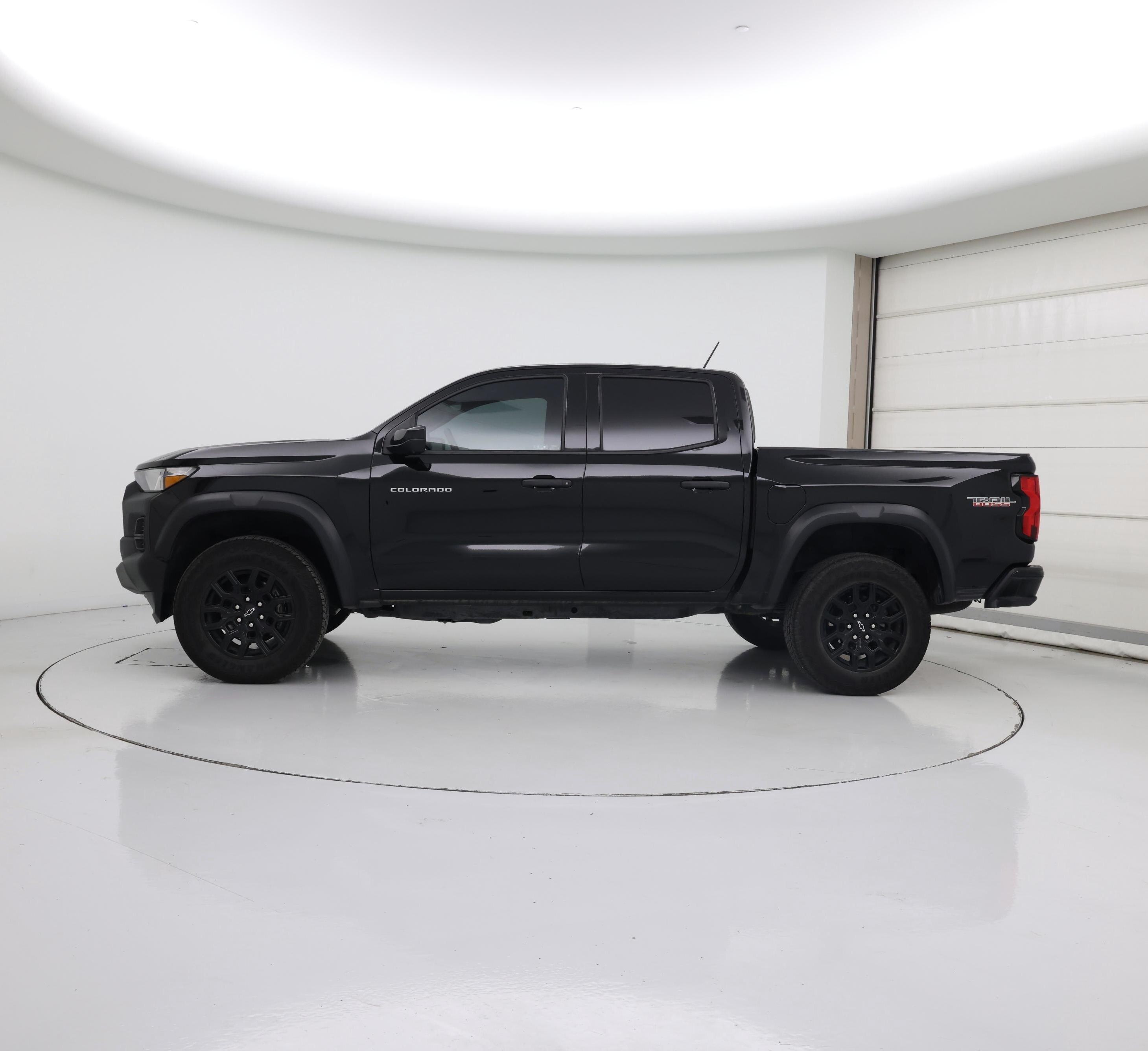 Thumbnail: 2023 Chevrolet Colorado - 3