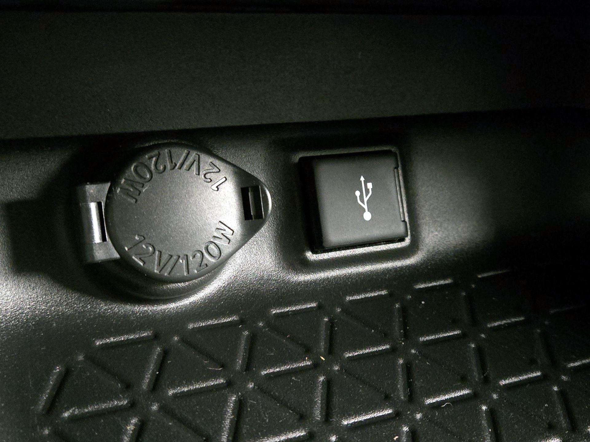 Thumbnail: 2022 Toyota RAV4 - 18