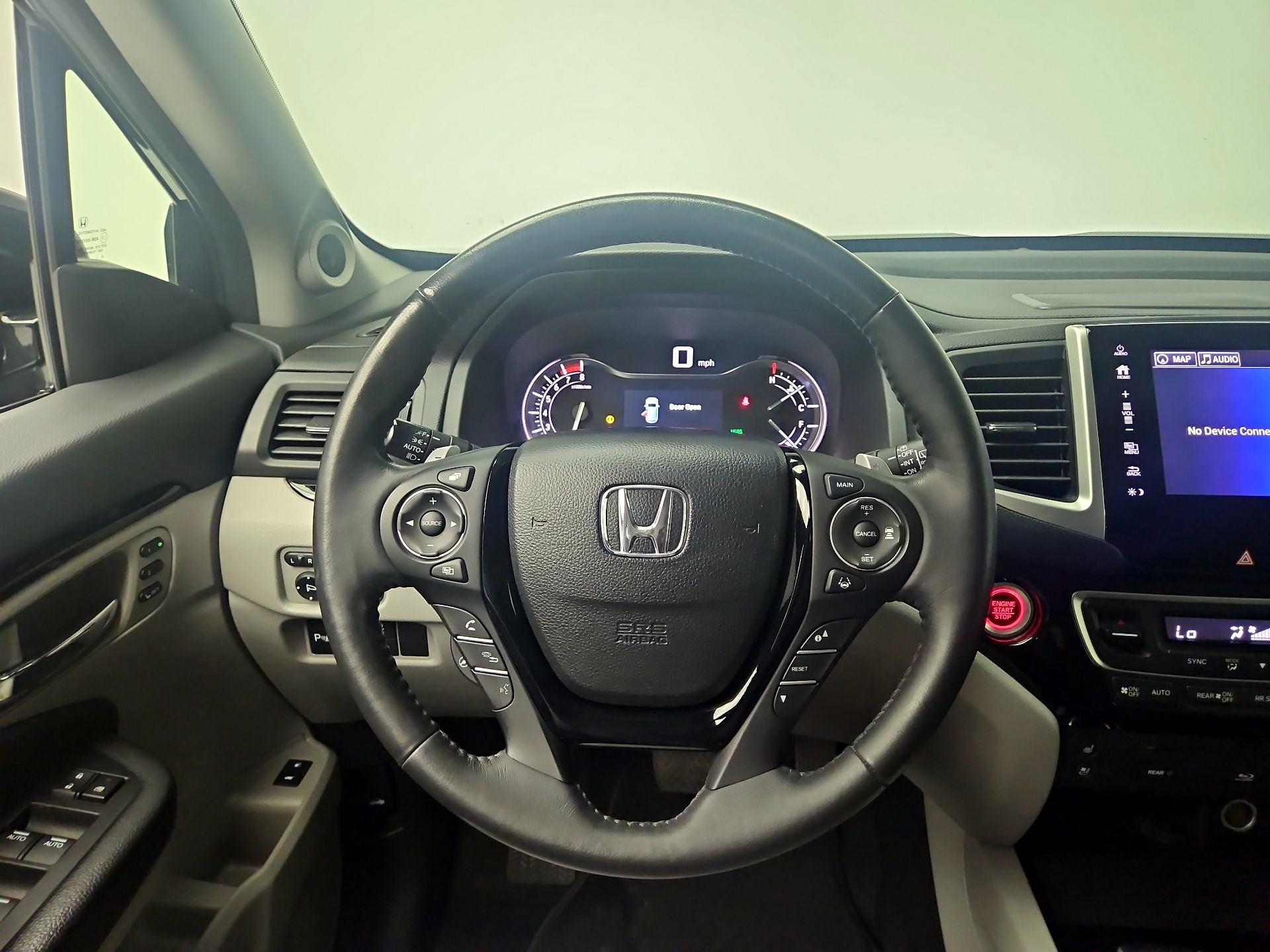 Thumbnail: 2017 Honda Pilot - 10