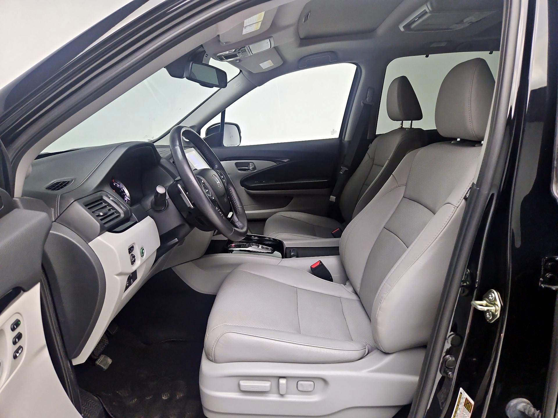 Thumbnail: 2017 Honda Pilot - 11