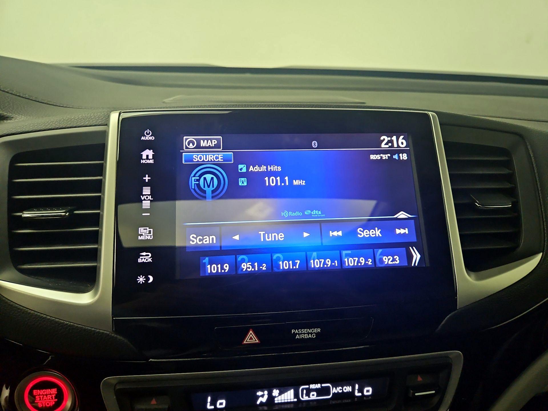 Thumbnail: 2017 Honda Pilot - 16