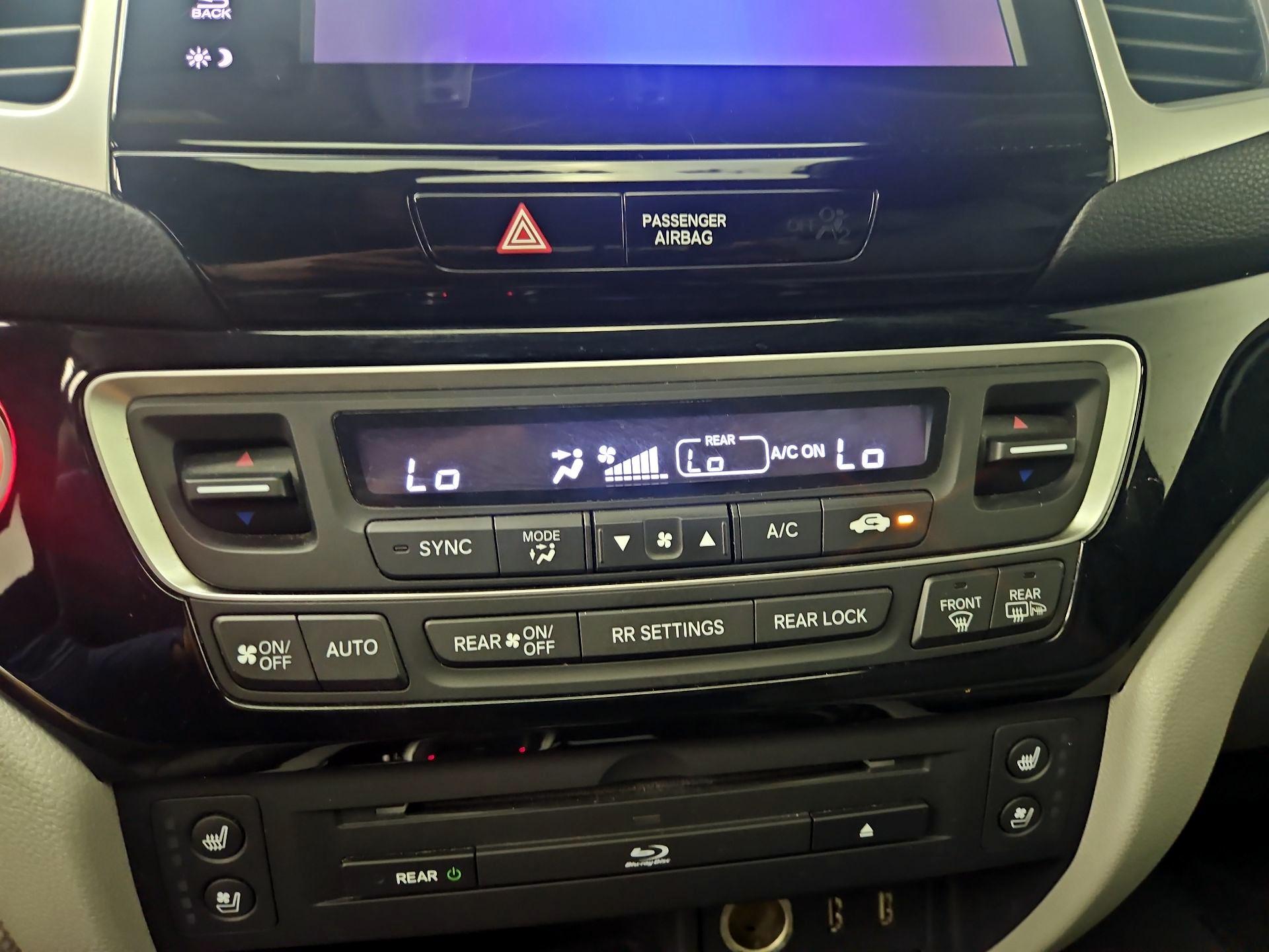 Thumbnail: 2017 Honda Pilot - 17