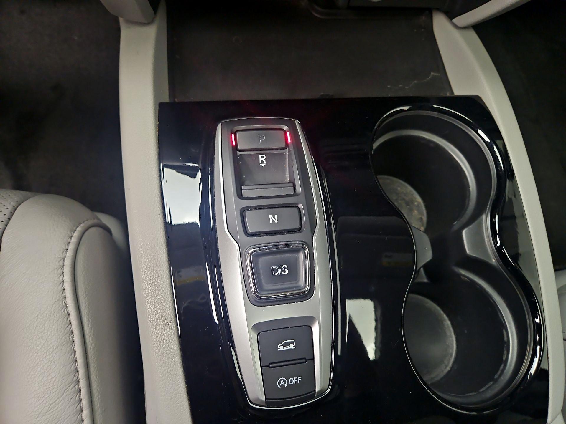 Thumbnail: 2017 Honda Pilot - 18