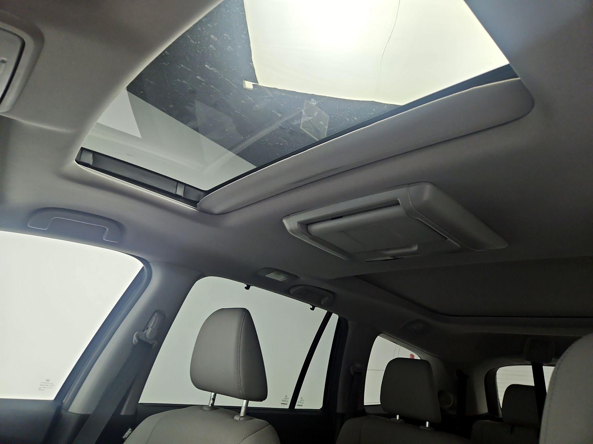 Thumbnail: 2017 Honda Pilot - 20