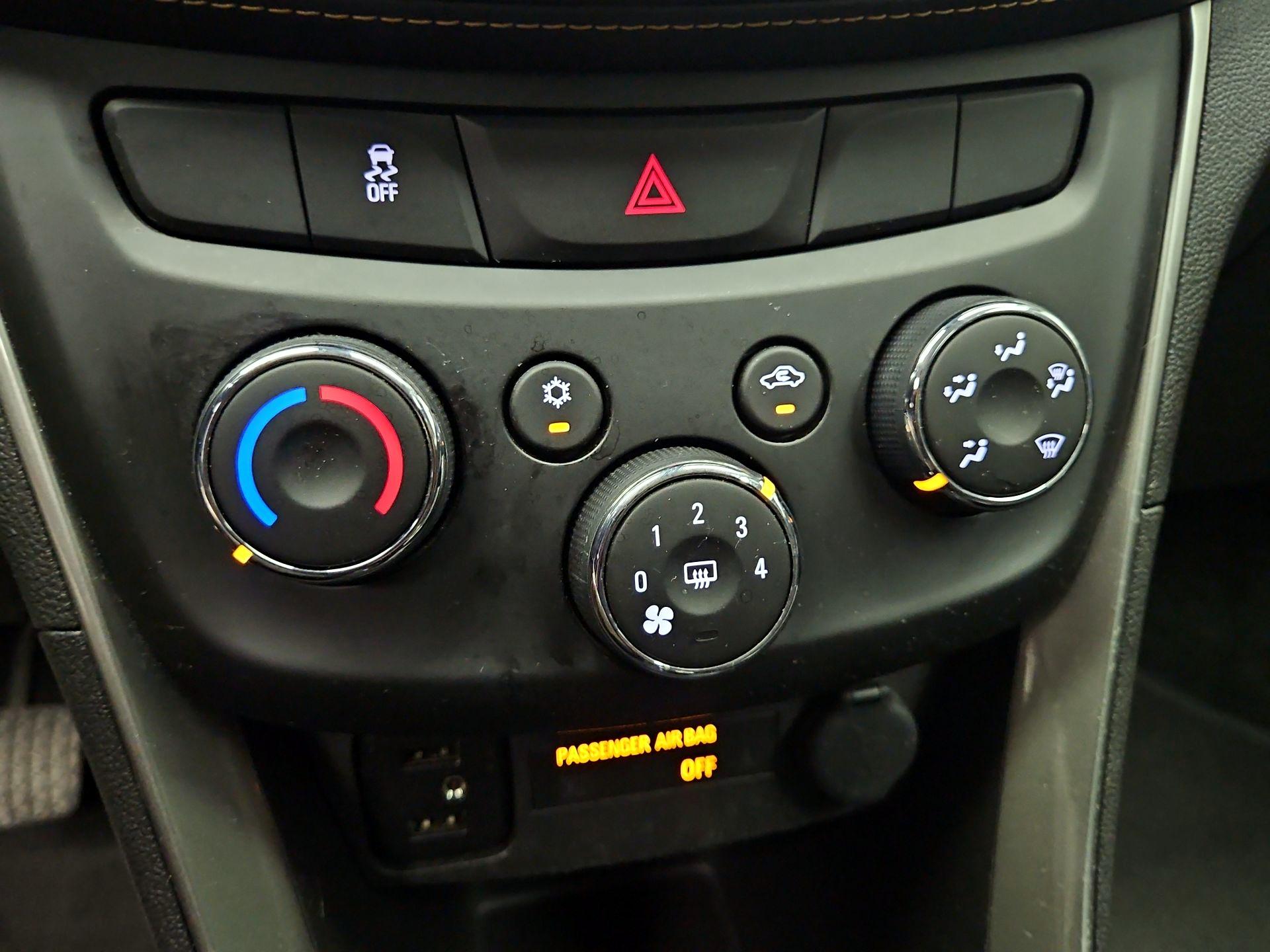 Thumbnail: 2018 Chevrolet Trax - 16