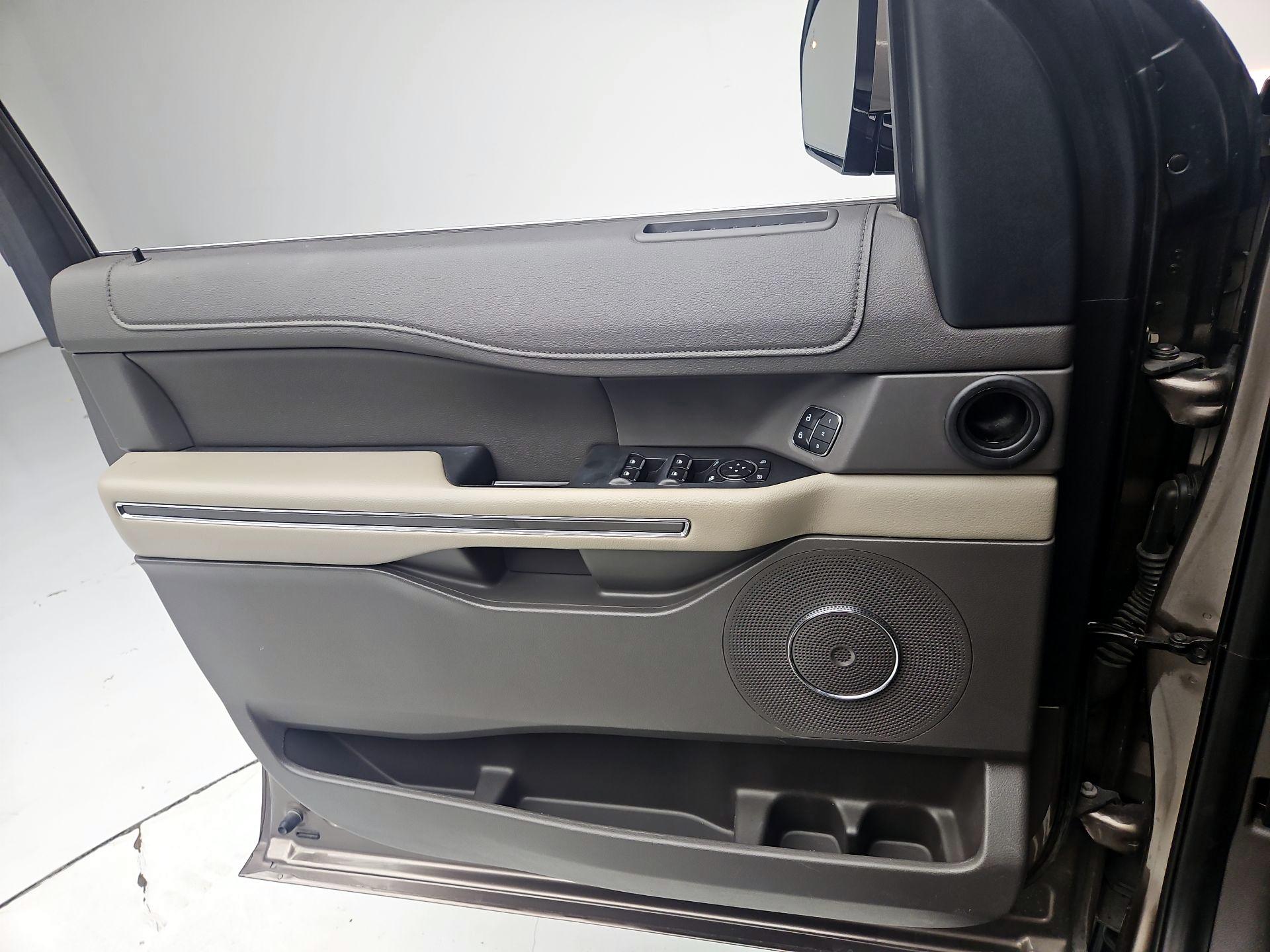 Thumbnail: 2019 Ford Expedition - 12