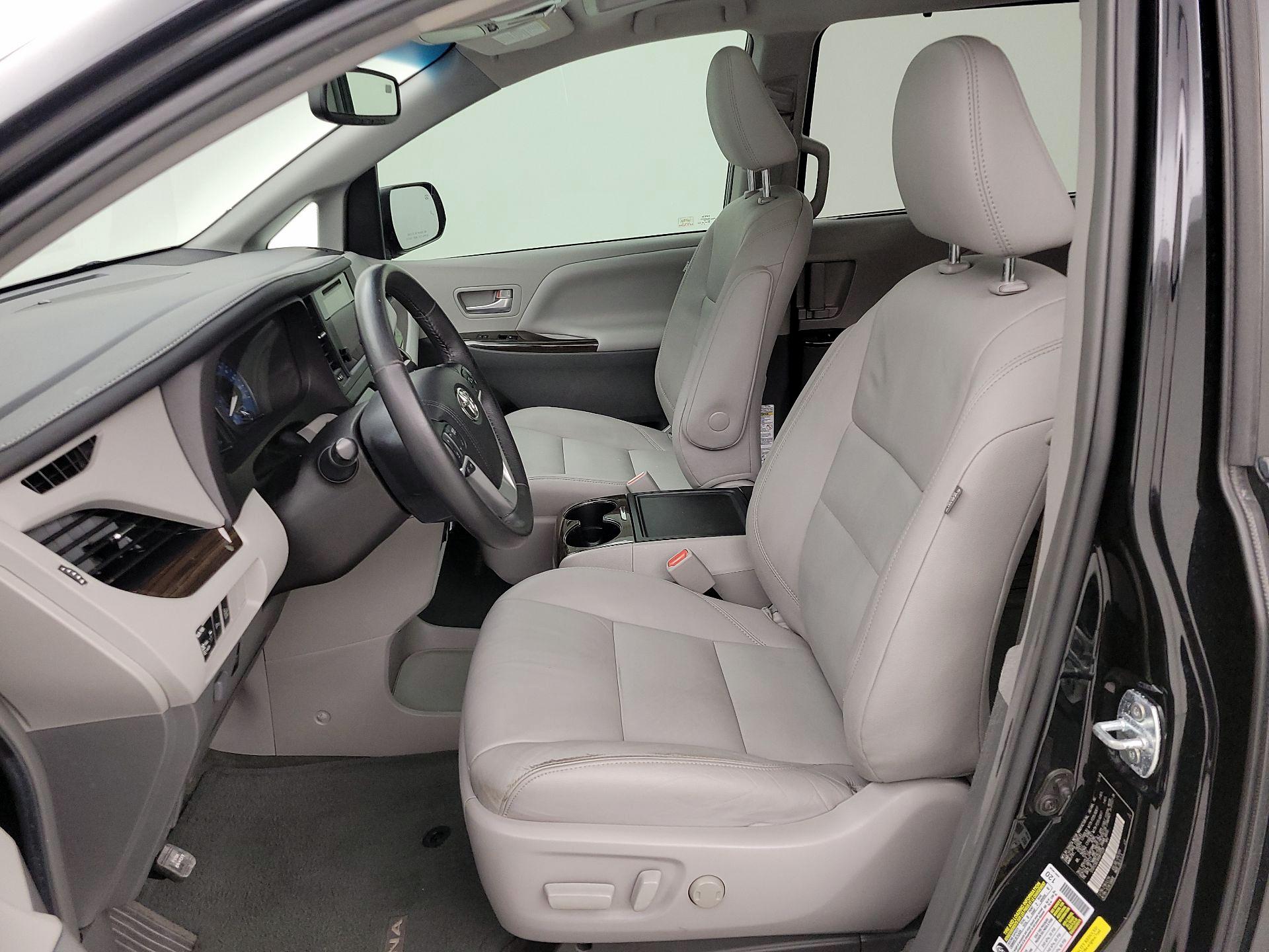 Thumbnail: 2017 Toyota Sienna - 11