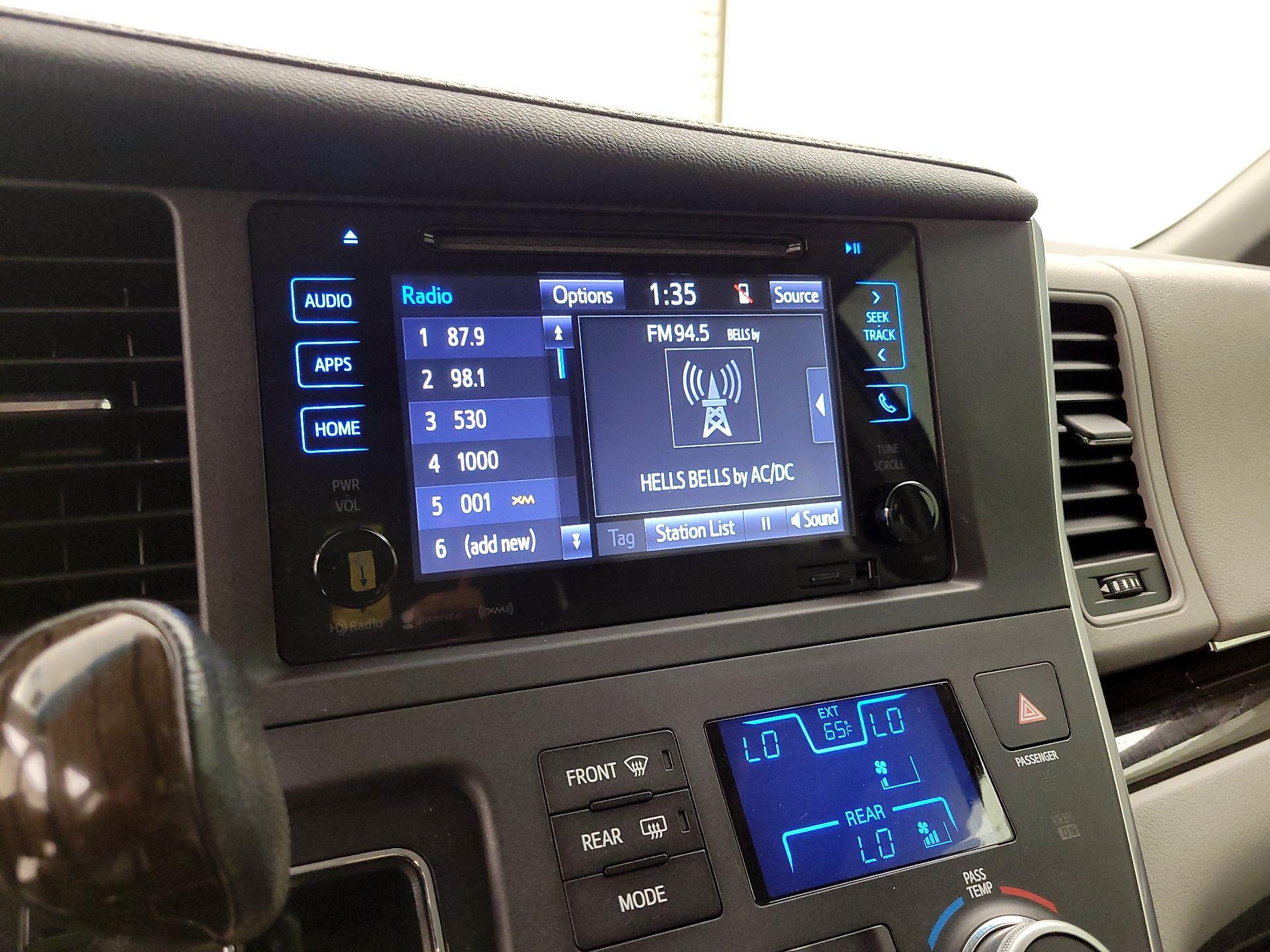 Thumbnail: 2017 Toyota Sienna - 15