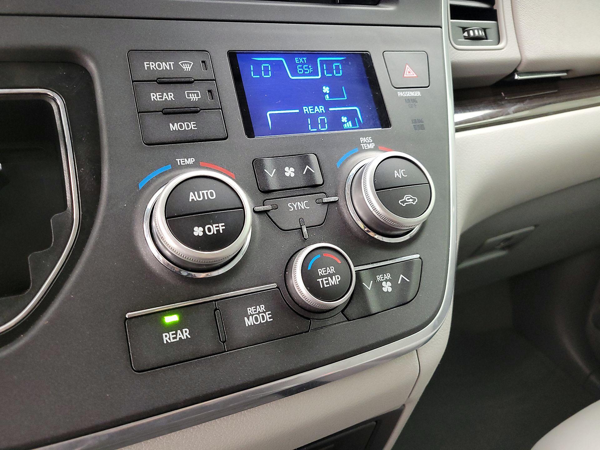 Thumbnail: 2017 Toyota Sienna - 16