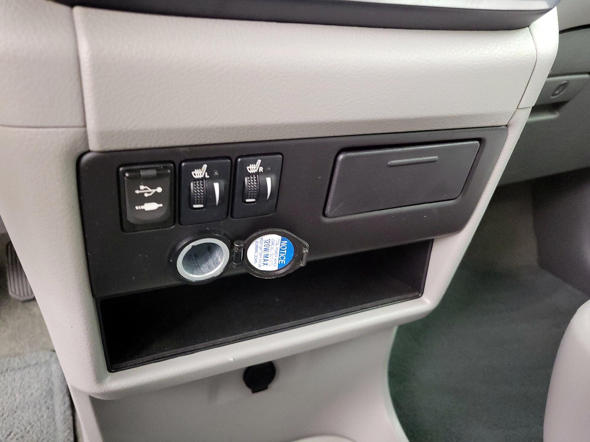 Thumbnail: 2017 Toyota Sienna - 18