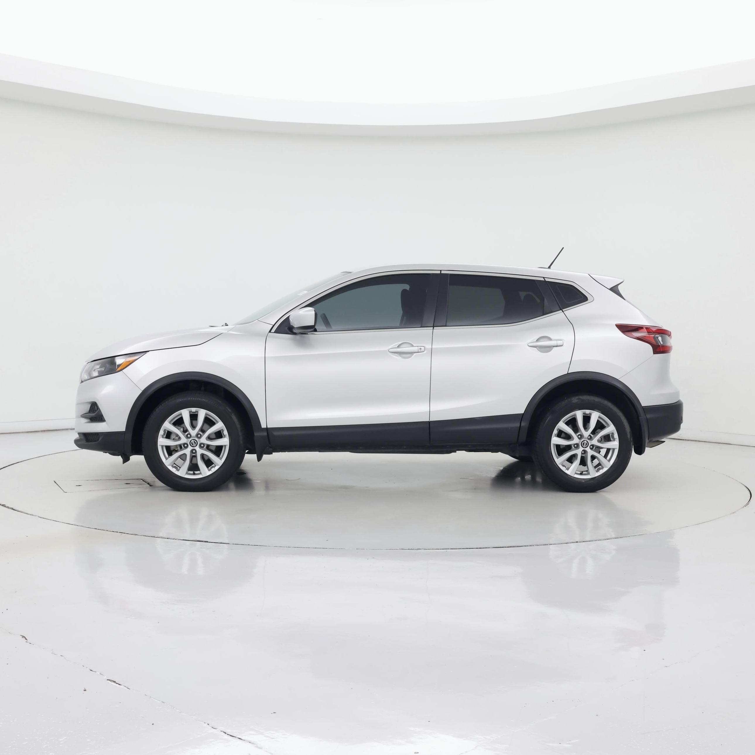 Thumbnail: 2021 Nissan Rogue Sport - 3