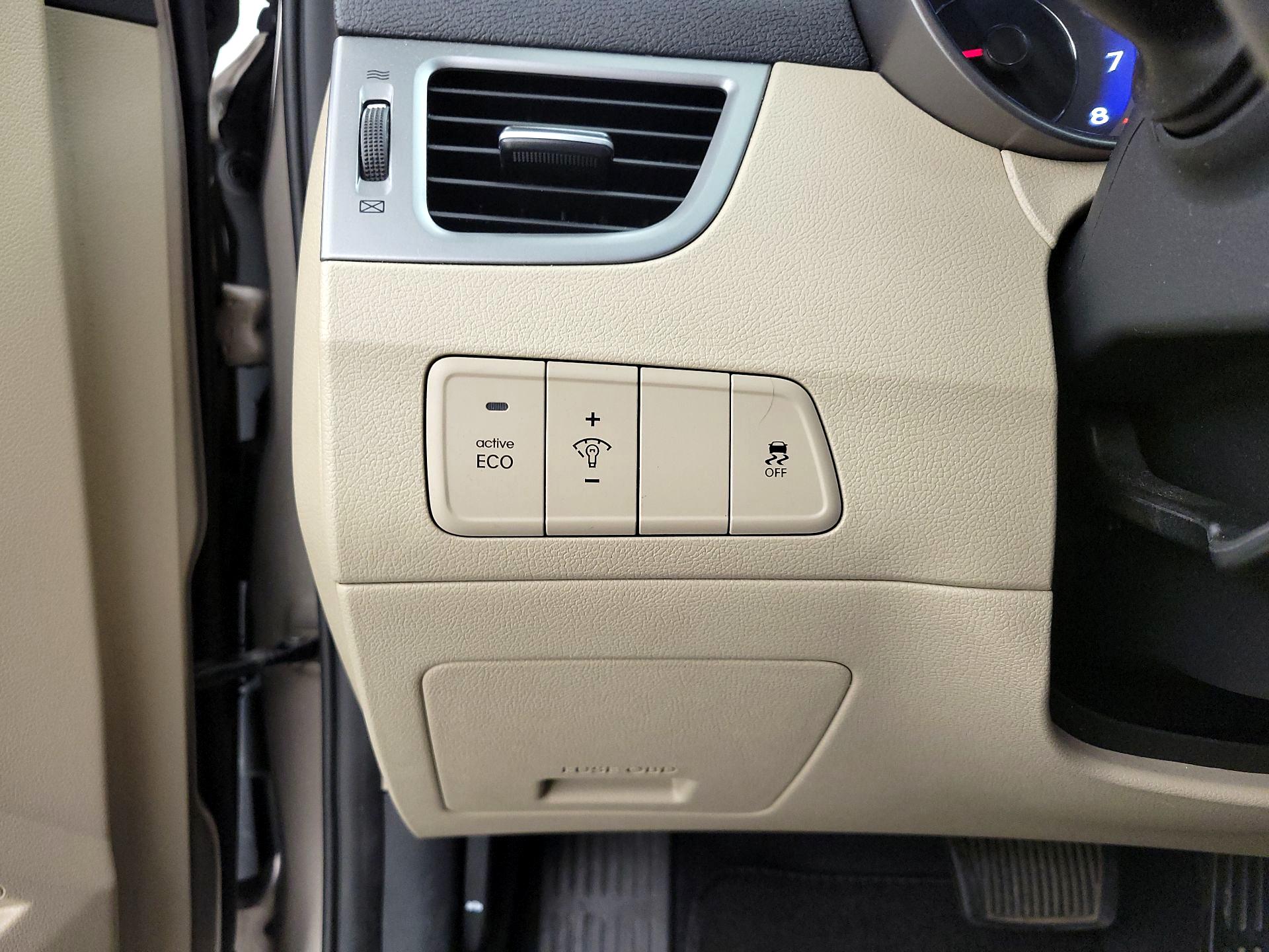 Thumbnail: 2016 Hyundai Elantra - 13