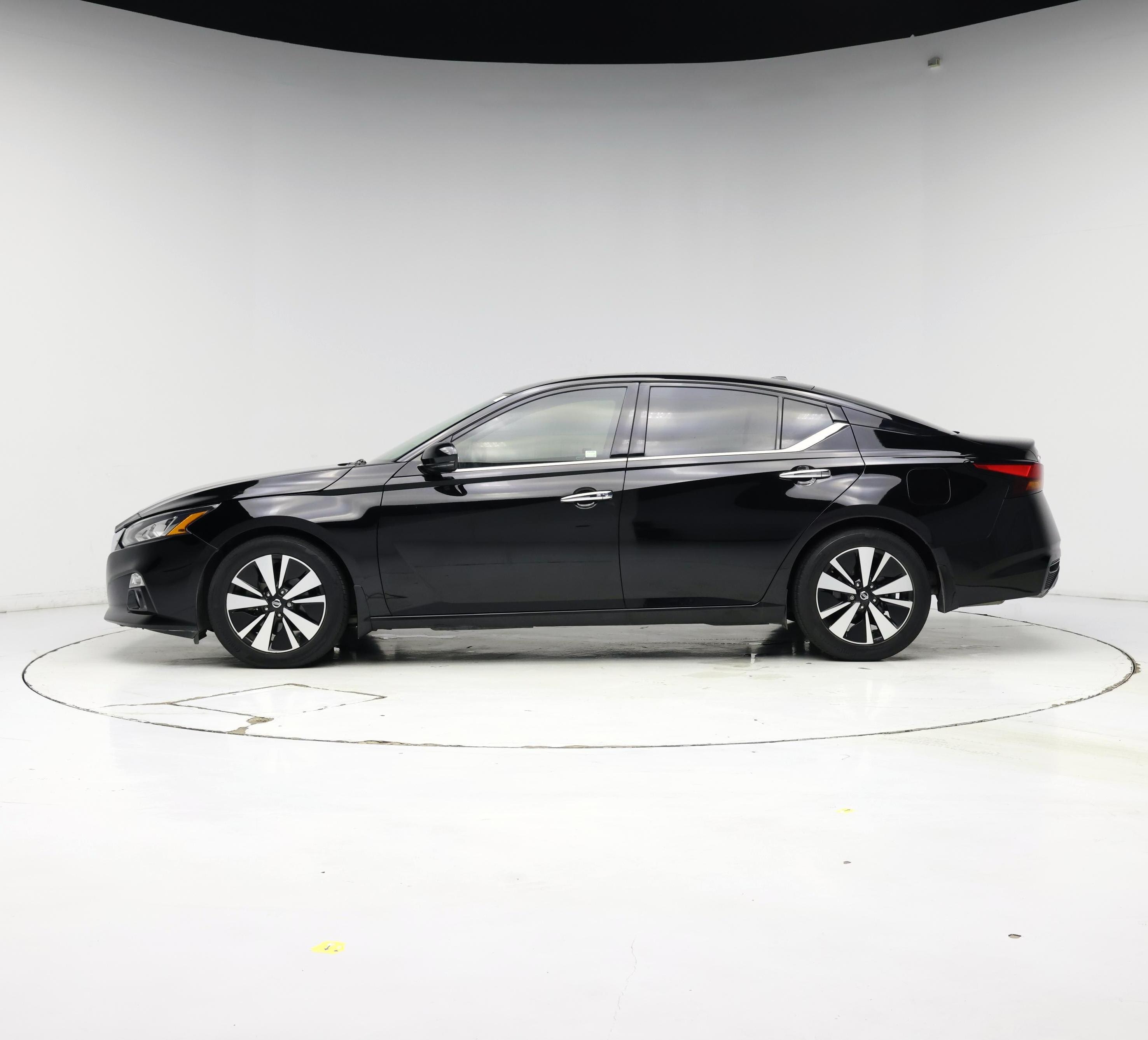 Thumbnail: 2019 Nissan Altima - 3