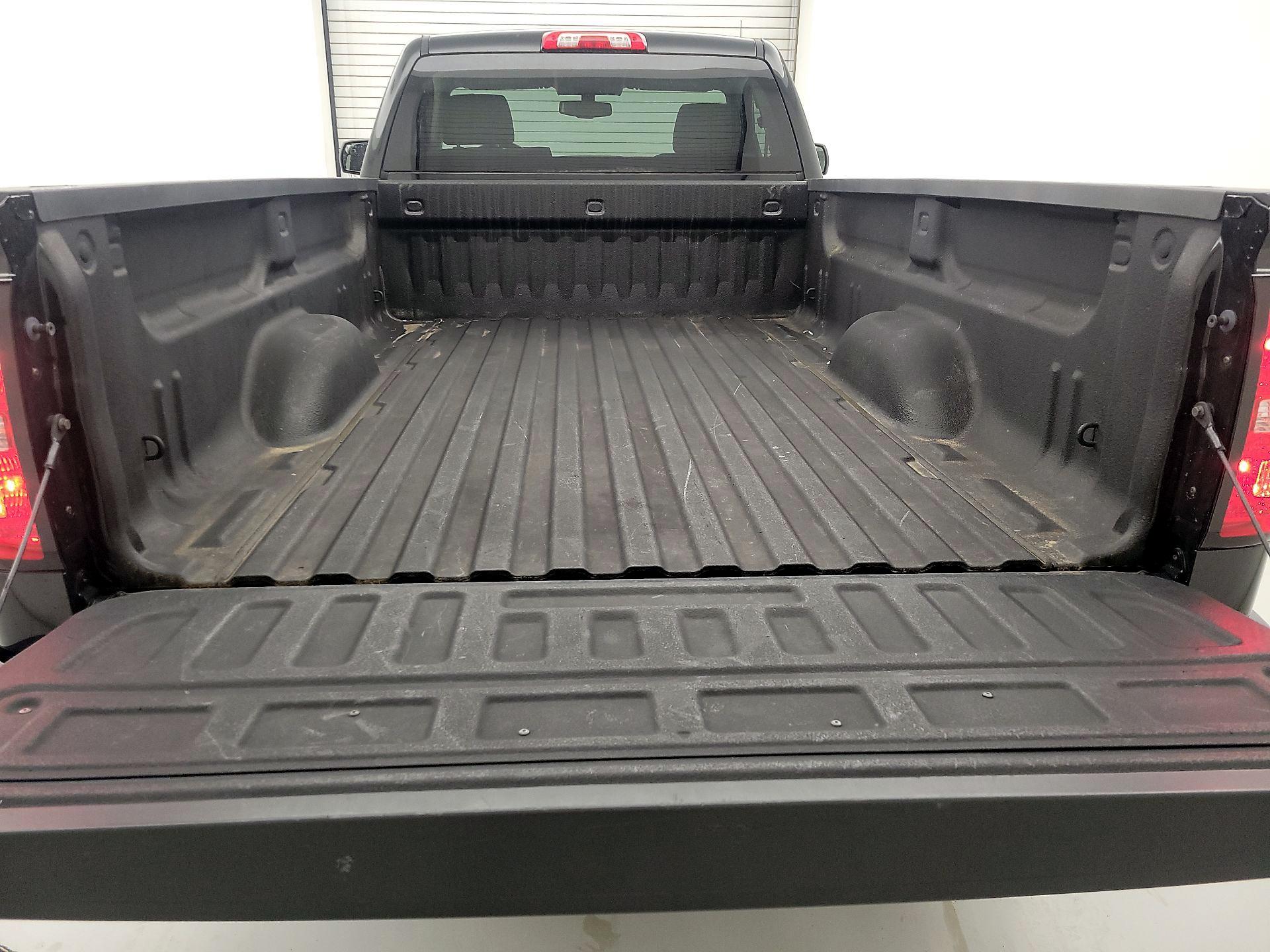 Thumbnail: 2017 Chevrolet Silverado 1500 - 18