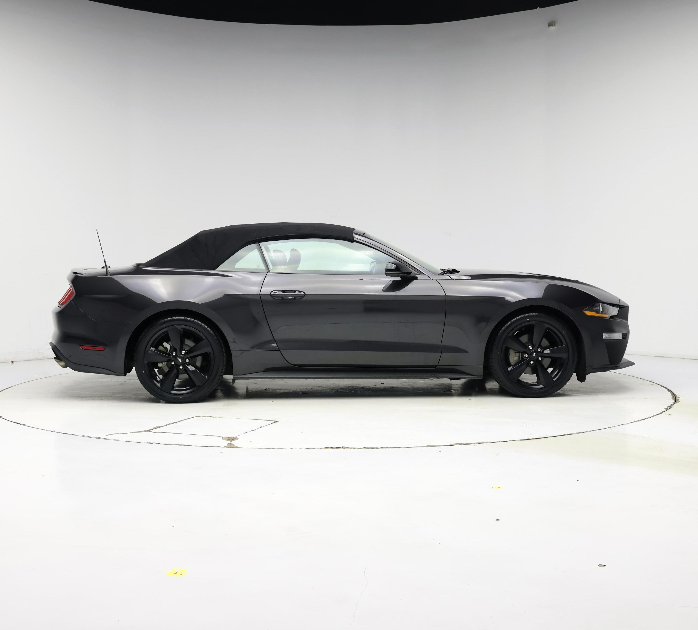 Thumbnail: 2022 Ford Mustang - 7