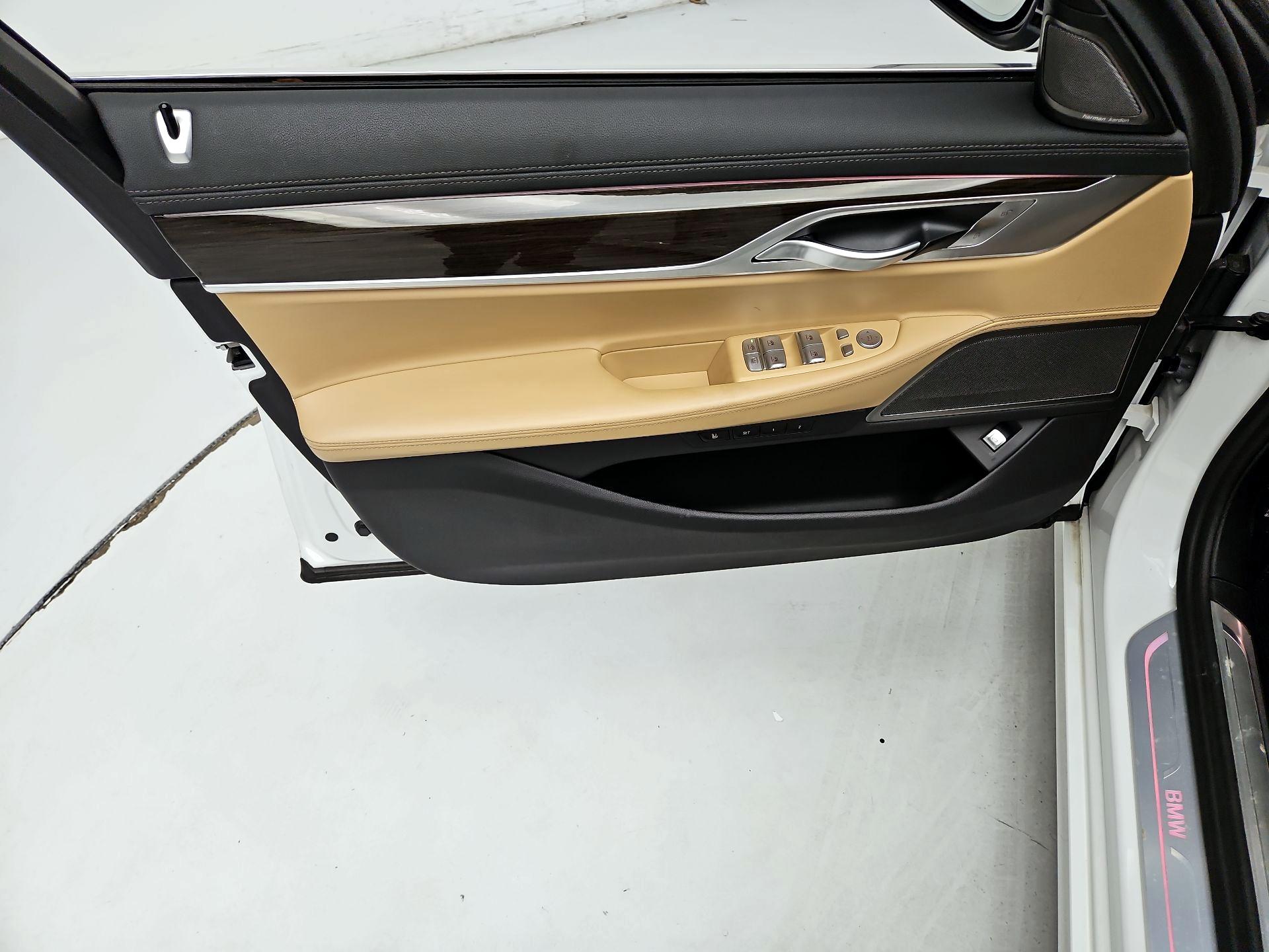 Thumbnail: 2022 BMW 7 Series - 12