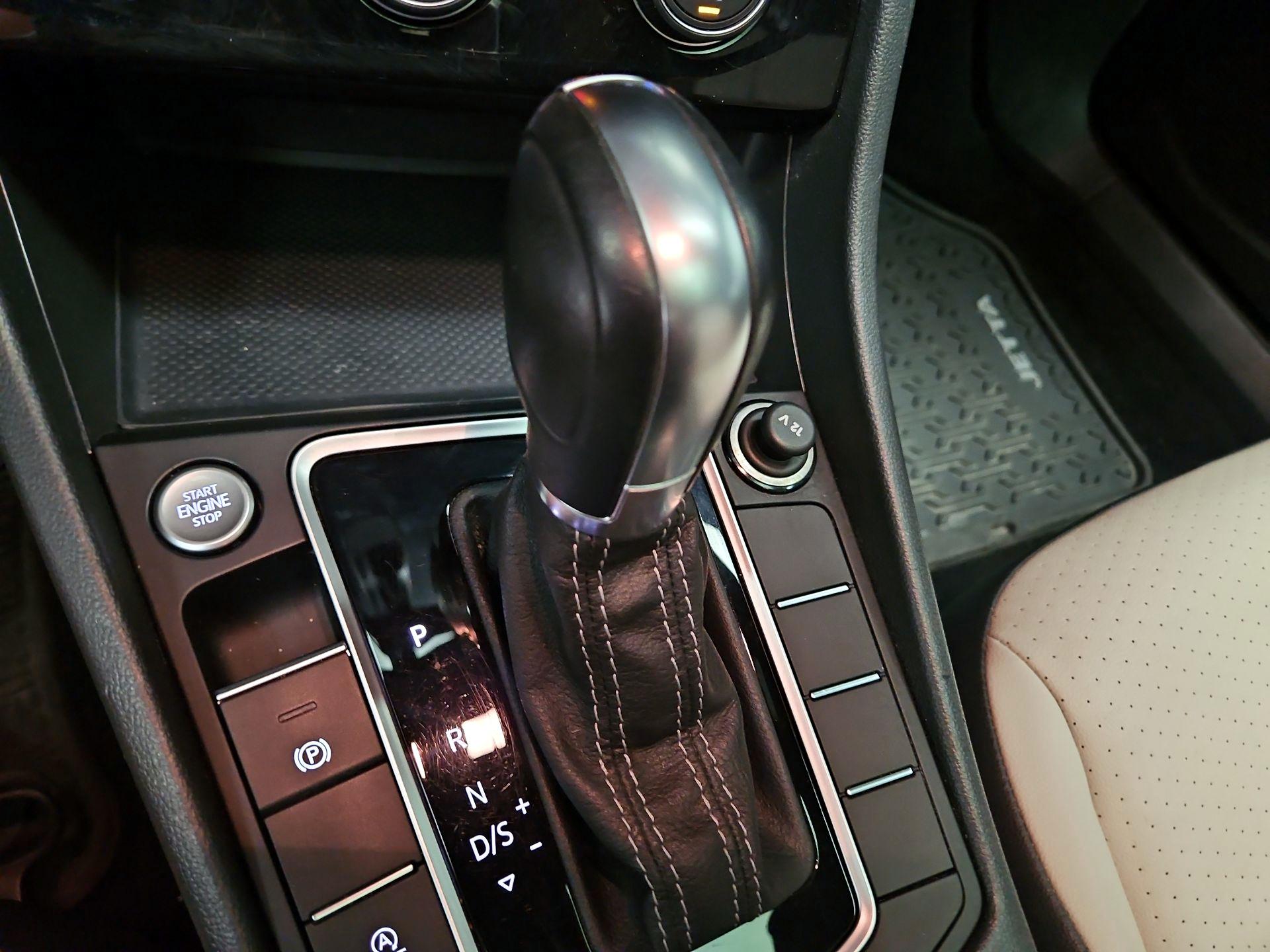 Thumbnail: 2019 Volkswagen Jetta - 17