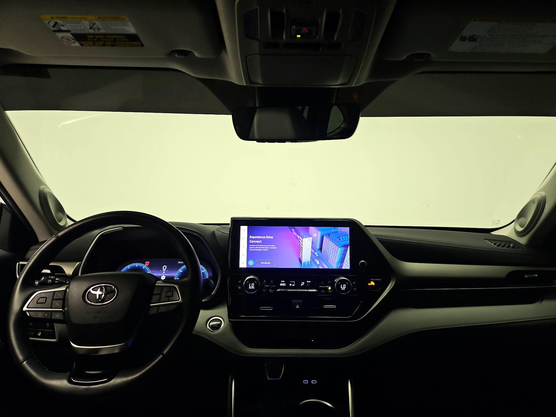 Thumbnail: 2023 Toyota Highlander - 9