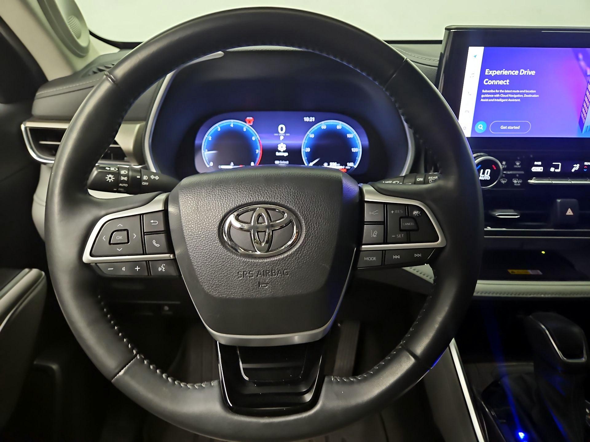 Thumbnail: 2023 Toyota Highlander - 10