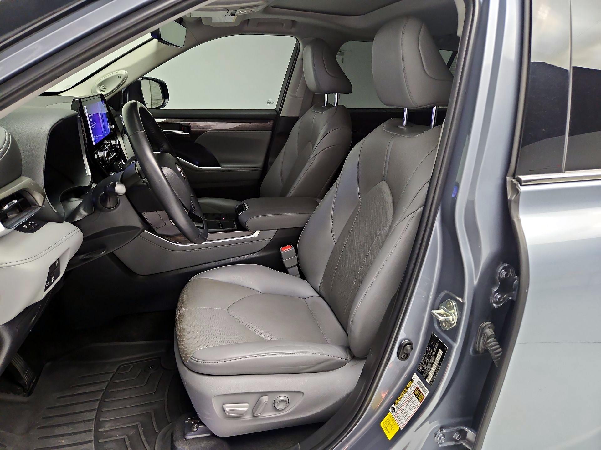 Thumbnail: 2023 Toyota Highlander - 11