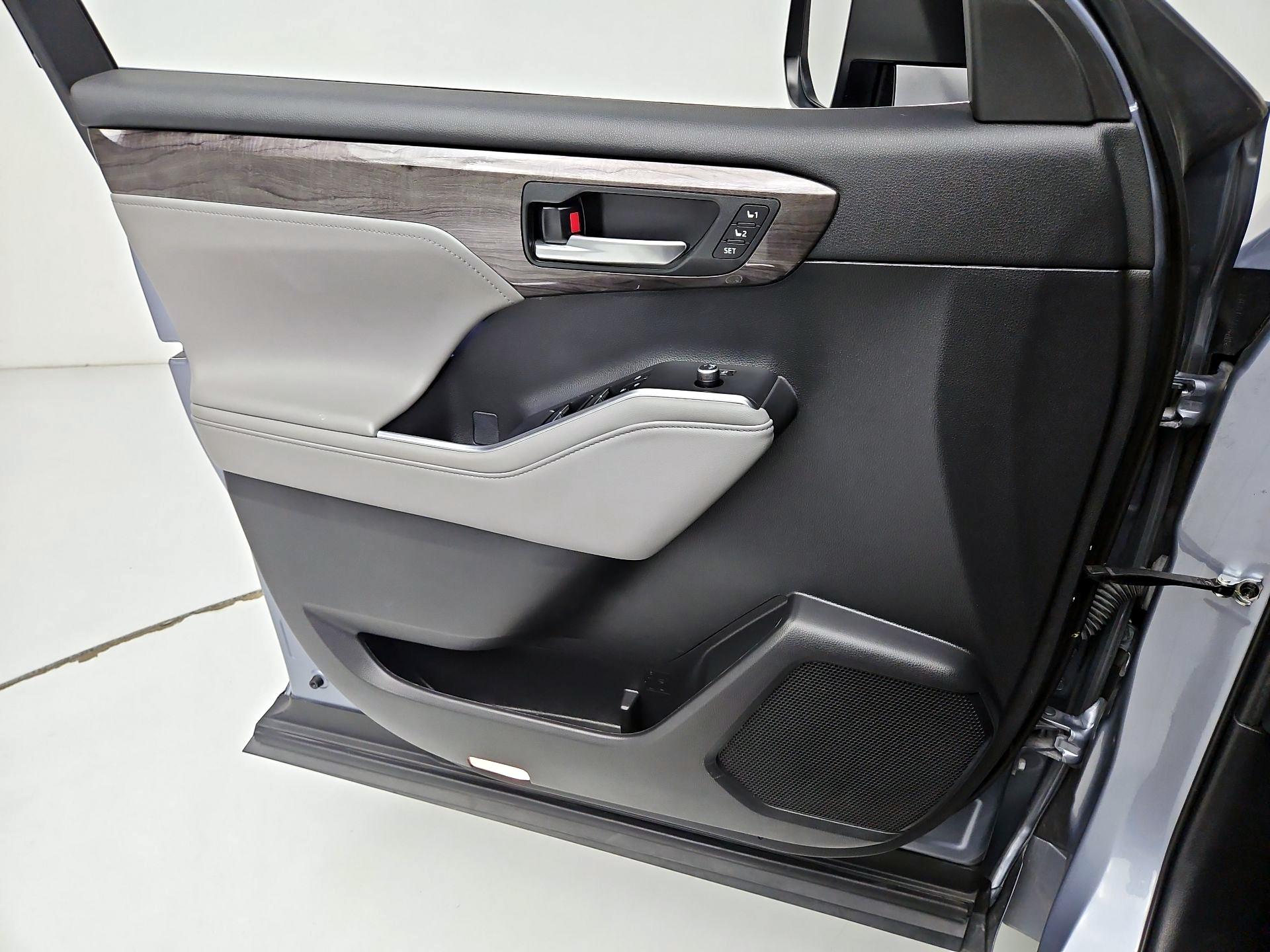 Thumbnail: 2023 Toyota Highlander - 12