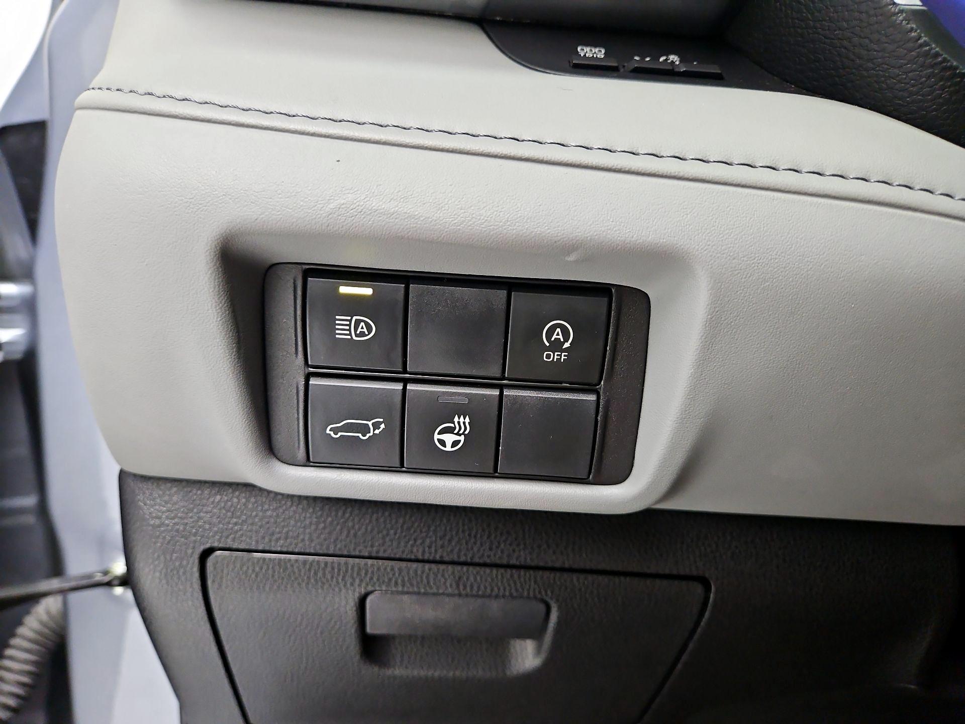 Thumbnail: 2023 Toyota Highlander - 13